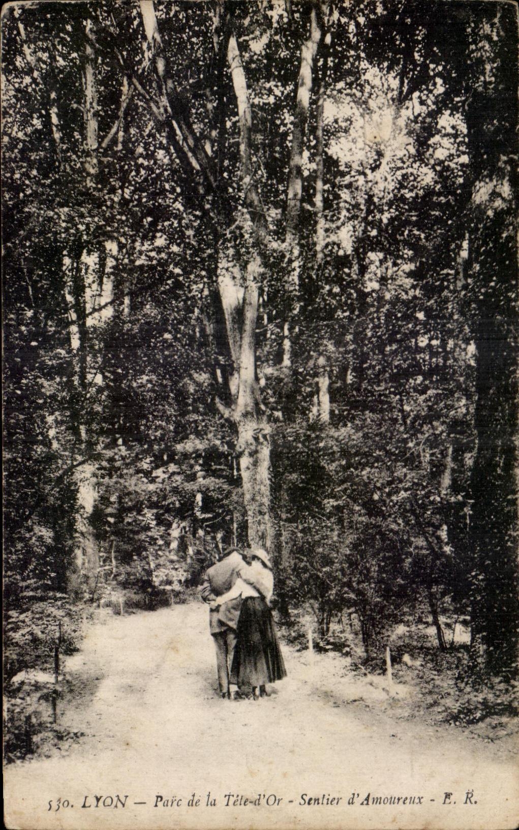 CPA Lyon Park of the Gold Path Head in love one