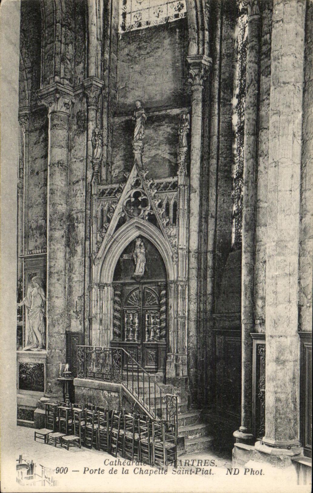 CPA Cathedrale de Chartres Porte de la Chapelle Saint Piat