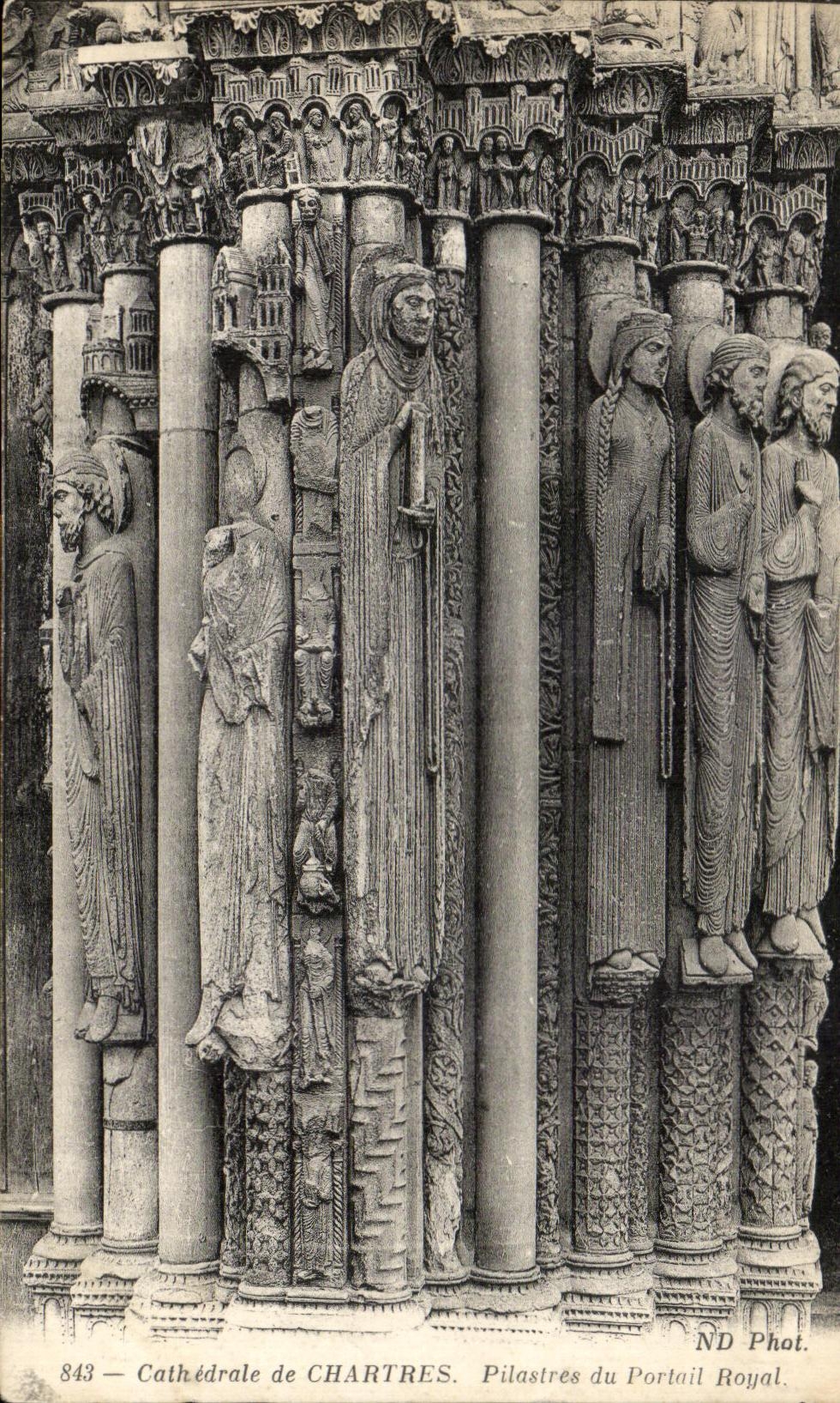 CPA Cathedrale de Chartres Pilastres du Portail Royal