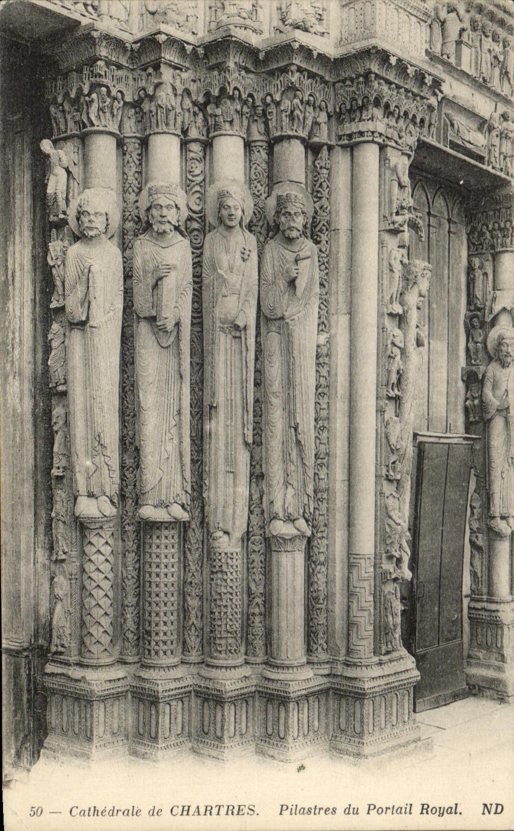 CPA Cathedrale de Chartres Pilastres du Portail Royal