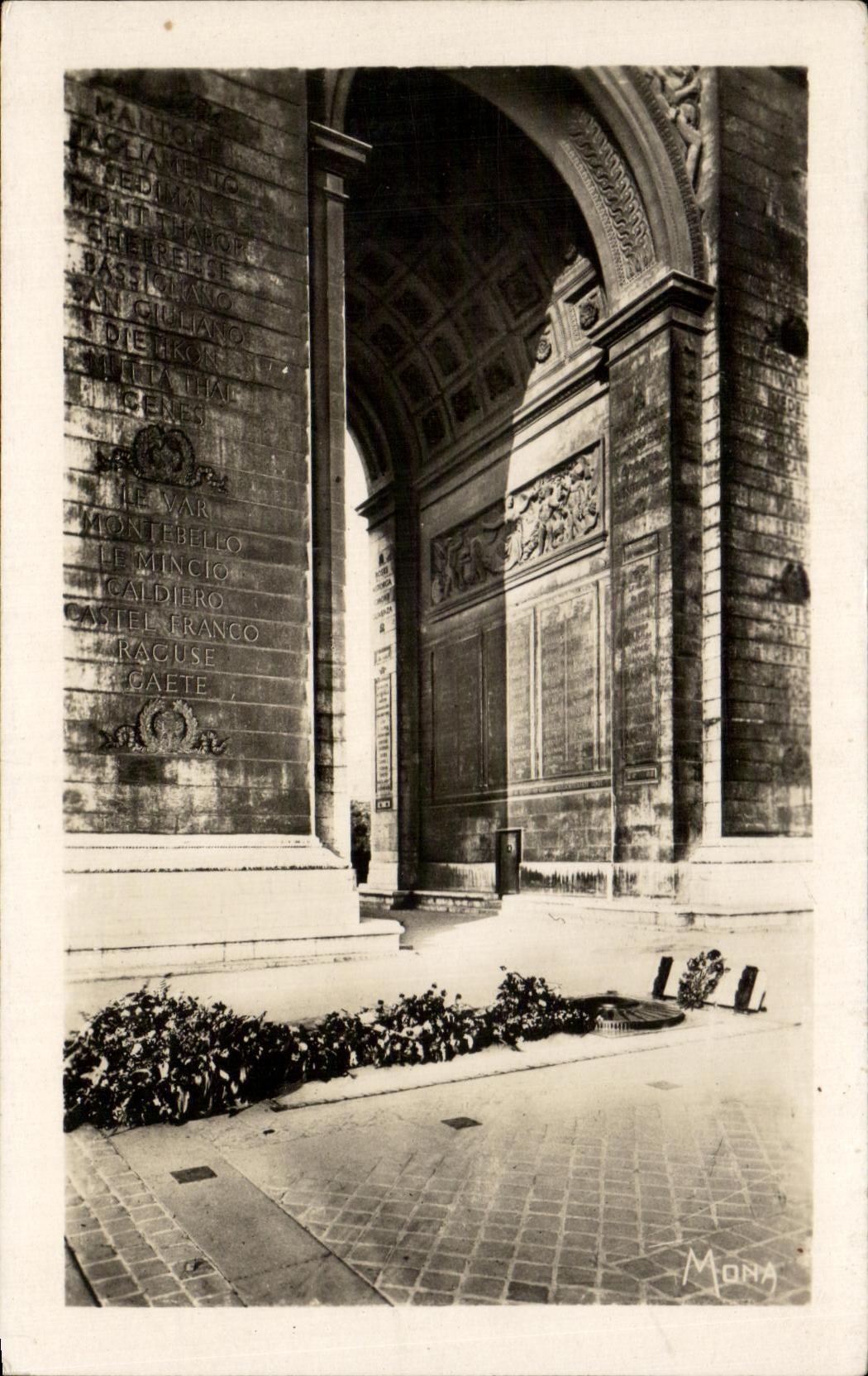Pequenas tablas de CPA de Paris la tumba del soldado desconocido Arc De Triomphe Militaria