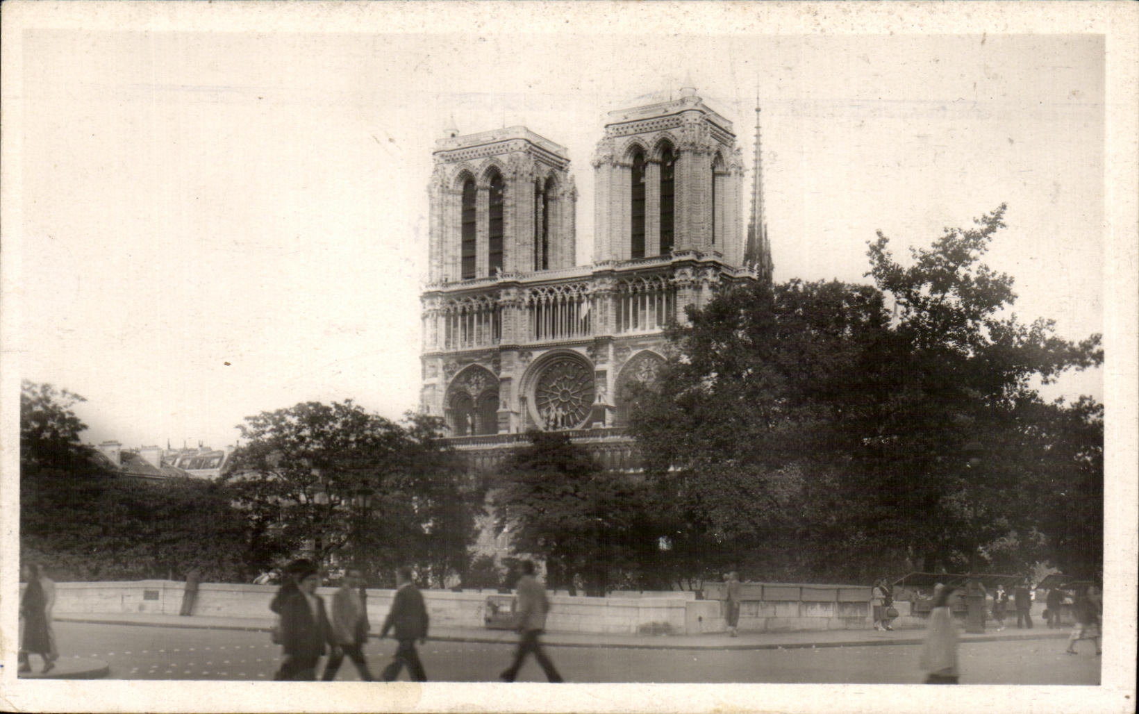 CPA Paris Entrance Of the Small Bridge And Our Lady