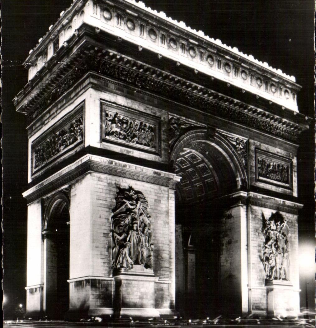 CPA Paris L'Arc de Triomphe Illuminee