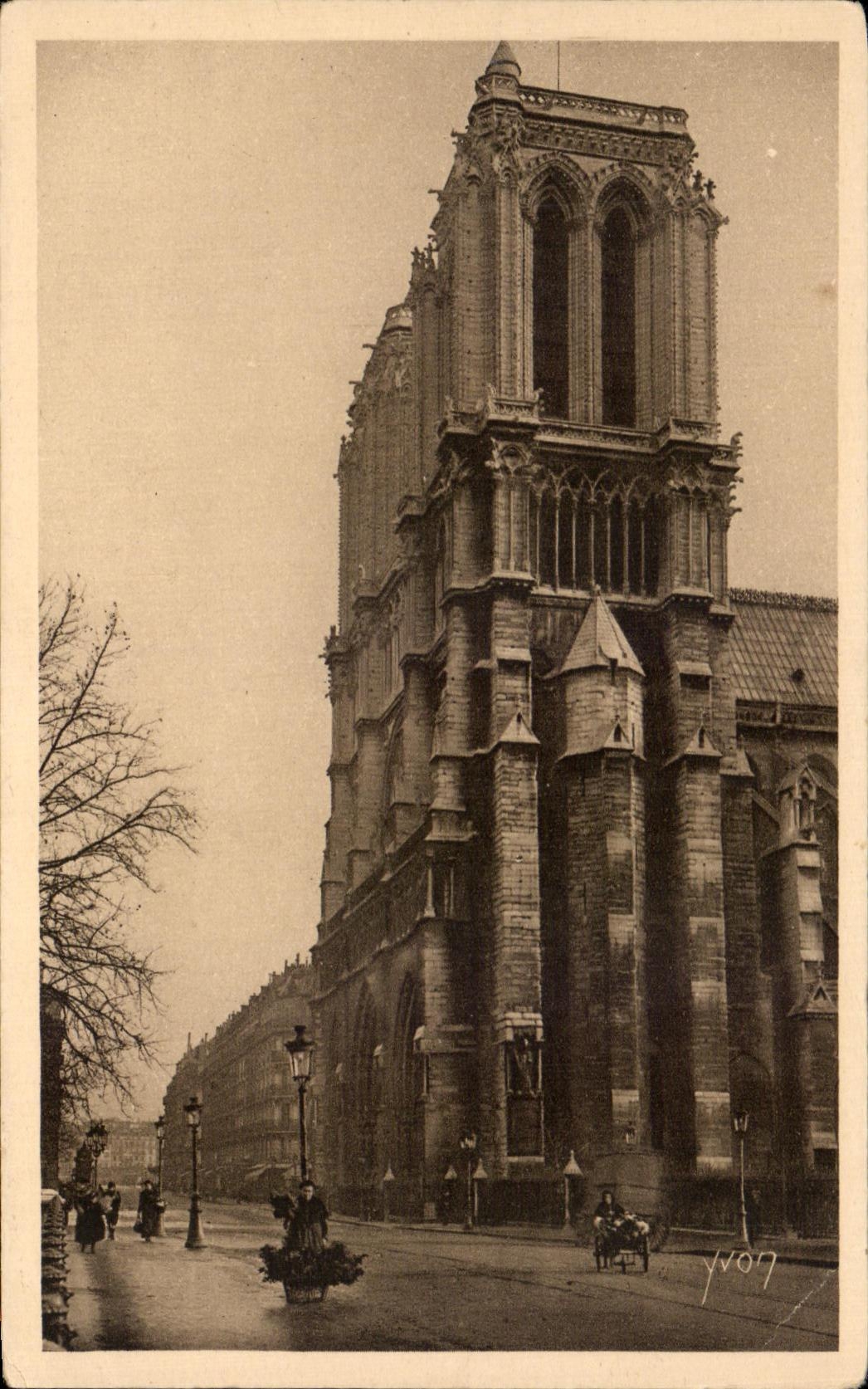CPA Paris While Strolling Frontage of Notre Dame Seen of Yvon Profile