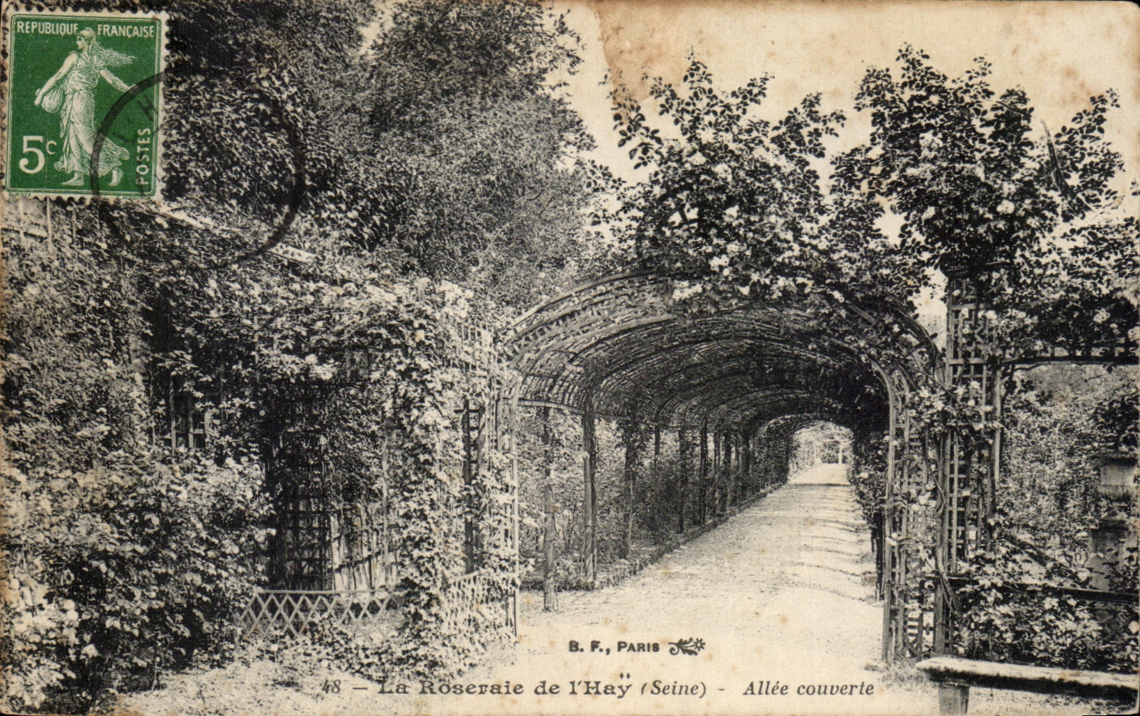 CPA Paris the Rosery of I' Hay Allee covered