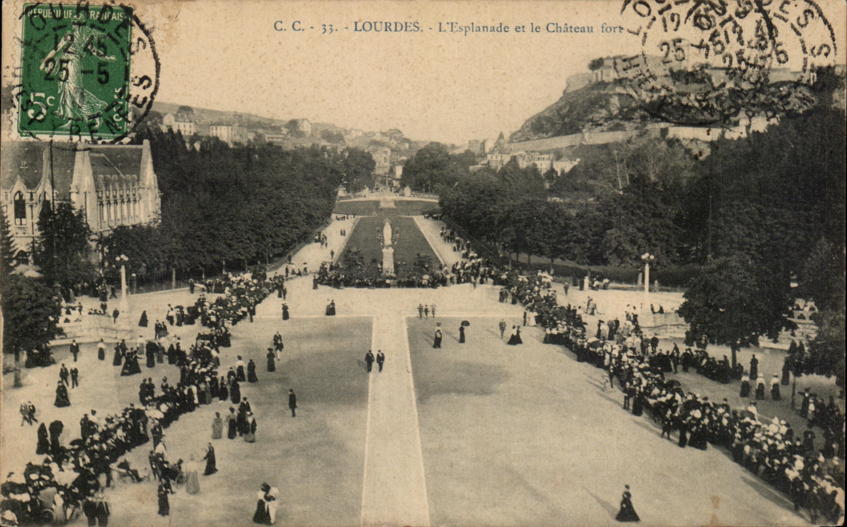 CPA Lourdes L'Esplanade Et Le Chateau Fort