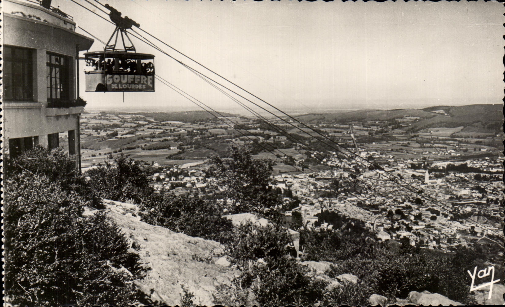 CPA Lourdes Le Beout en Teleferique Arrivee d'une cabine a la gare superieure