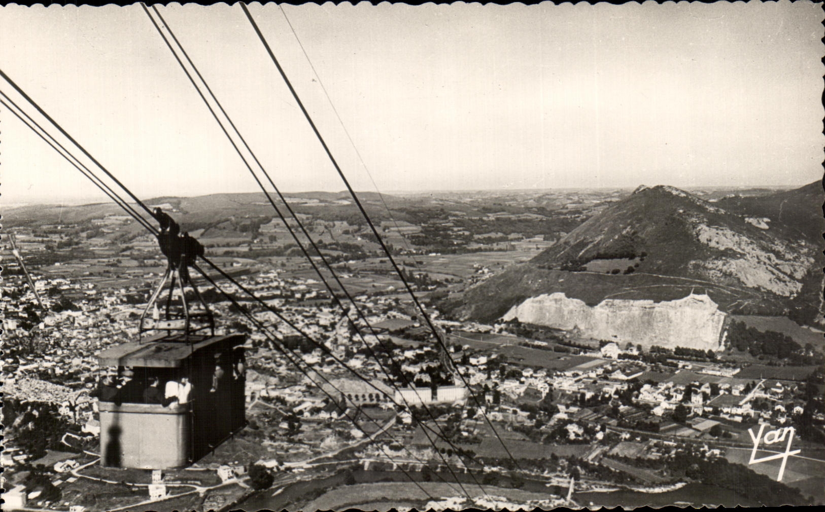 CPA Lourdes Le Beout en Teleferique Une Cabine sur le parcours 