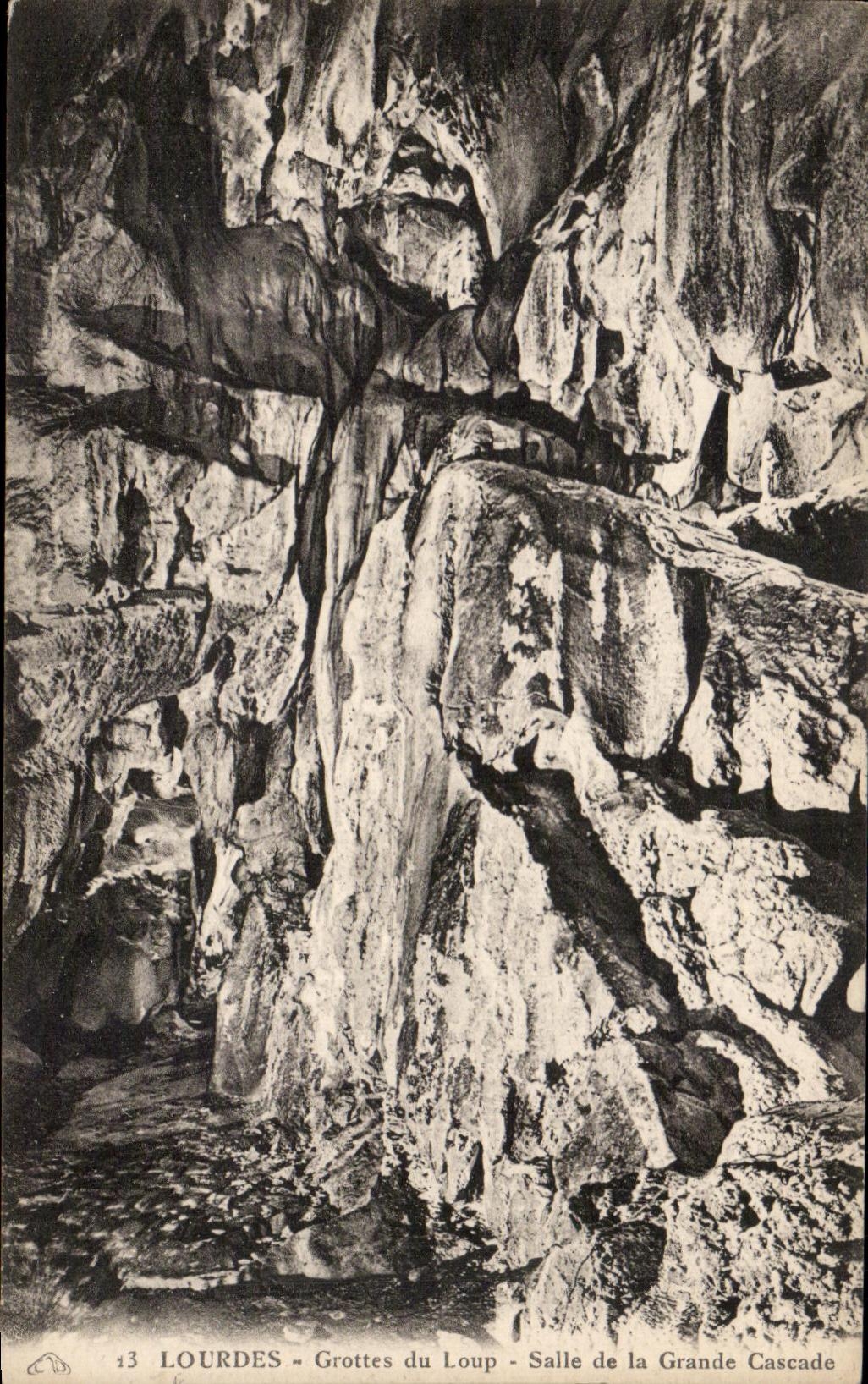 CPA Lourdes Grottes du Loup Salle de la Grande Cascade