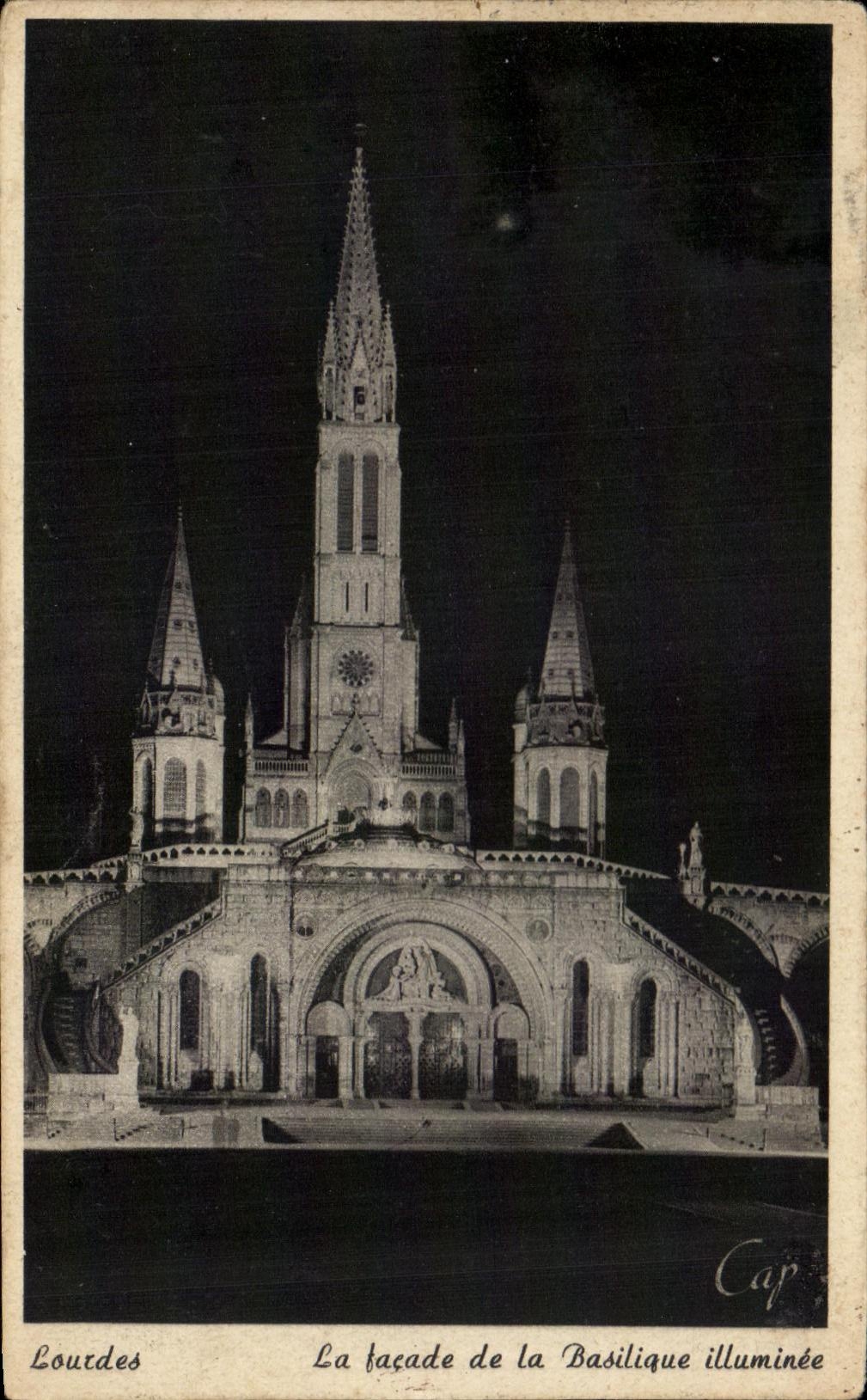 CPA Lourdes La Facade de la basilique Illuminee