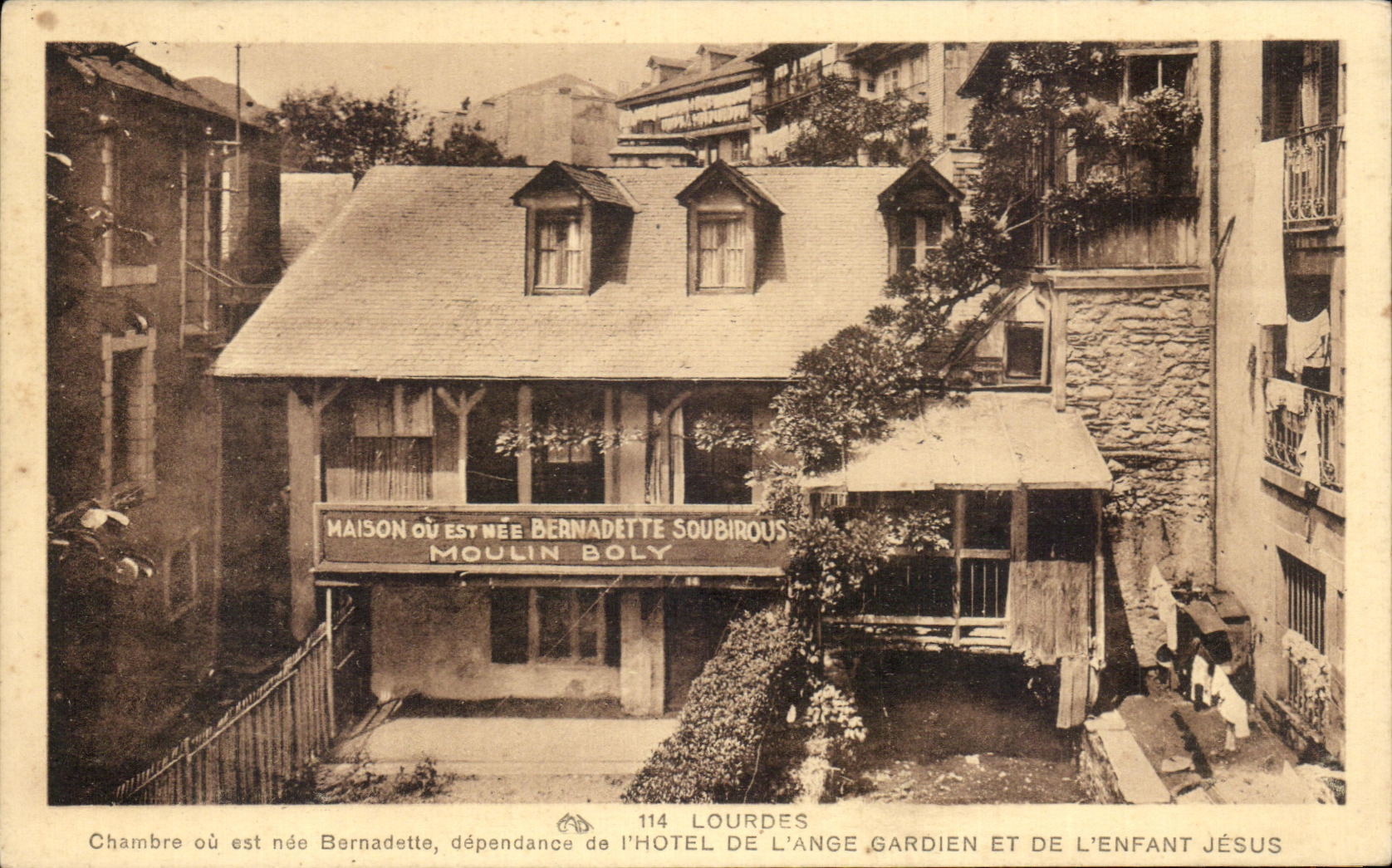 CPA Lourdes Chambre ou est nee Bernadette Dependance de l'Hotel de l'ange gardien et de l'Enfant jesus