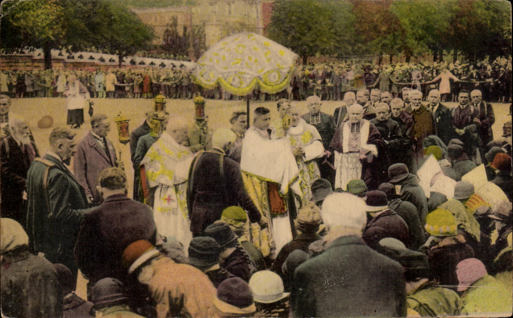 CPA Lourdes La Benediction des Malades Sur L'Esplanade Du Rosaire