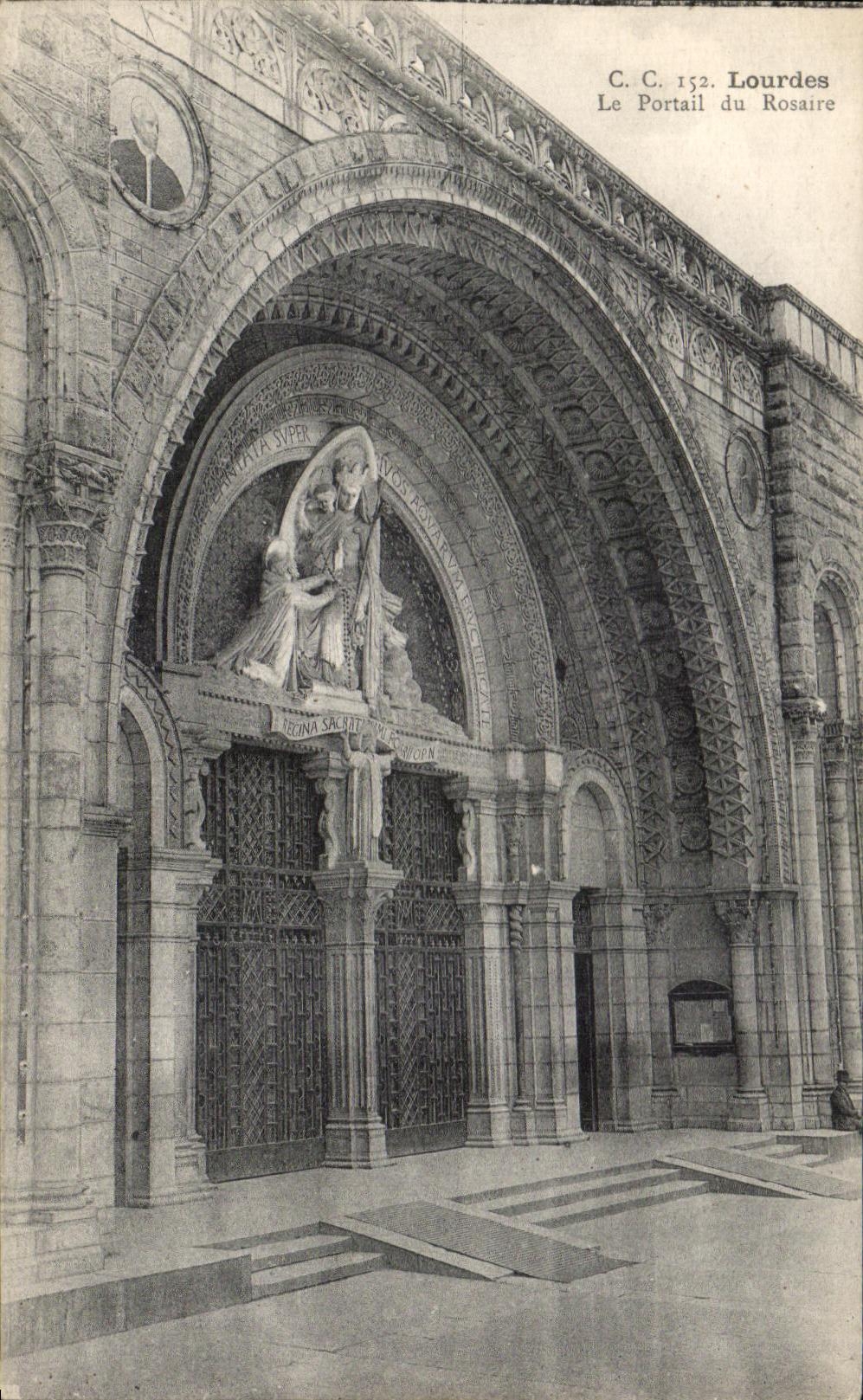 CPA Lourdes Le Portail du Rosaire