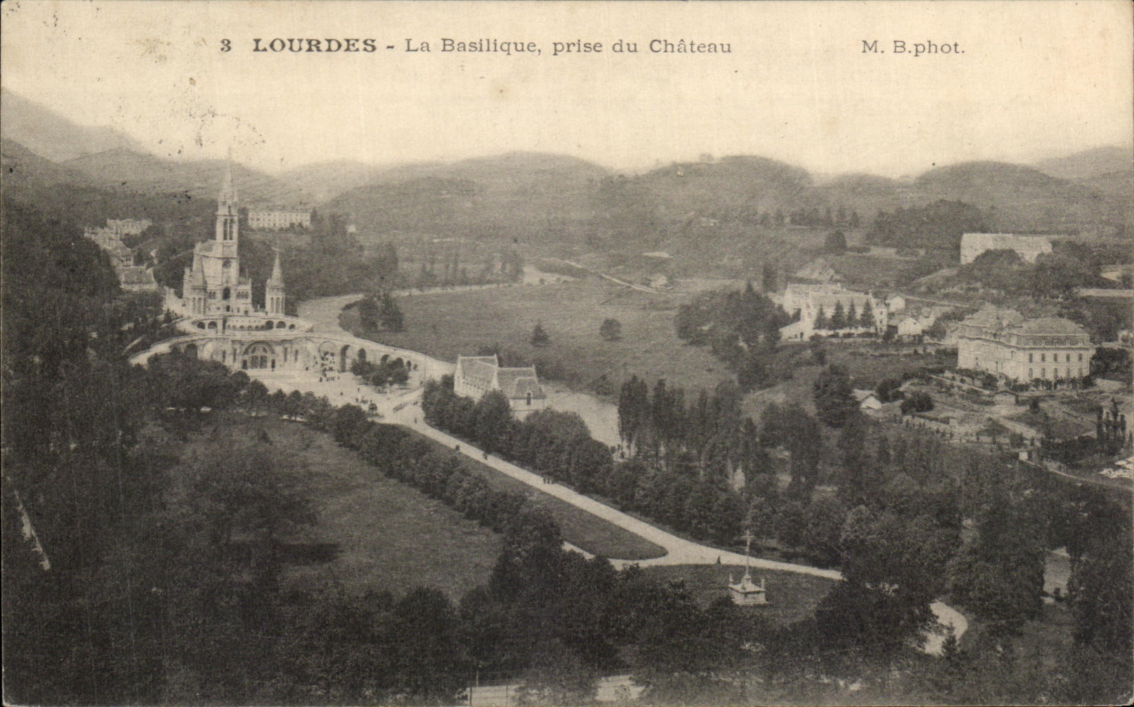 CPA Lourdes La basilique Prise du Chateau