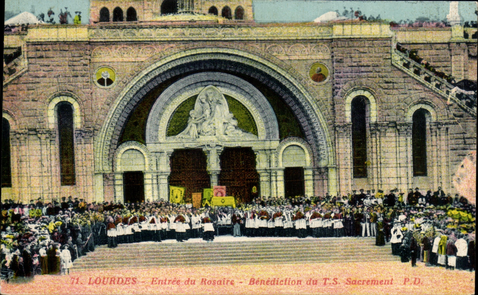 CPA Lourdes Entree du Rosaire Benediction du TS Sacrement
