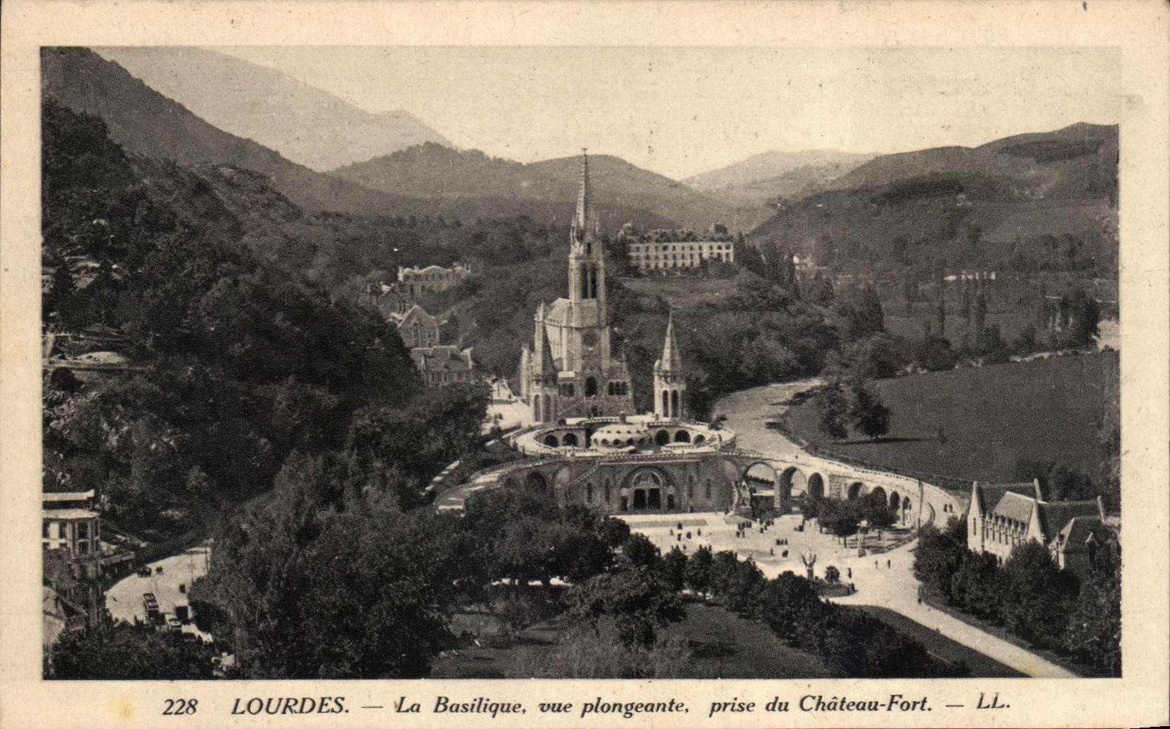 CPA Lourdes La Basilique Vue Plongeante Prise Du Chateau