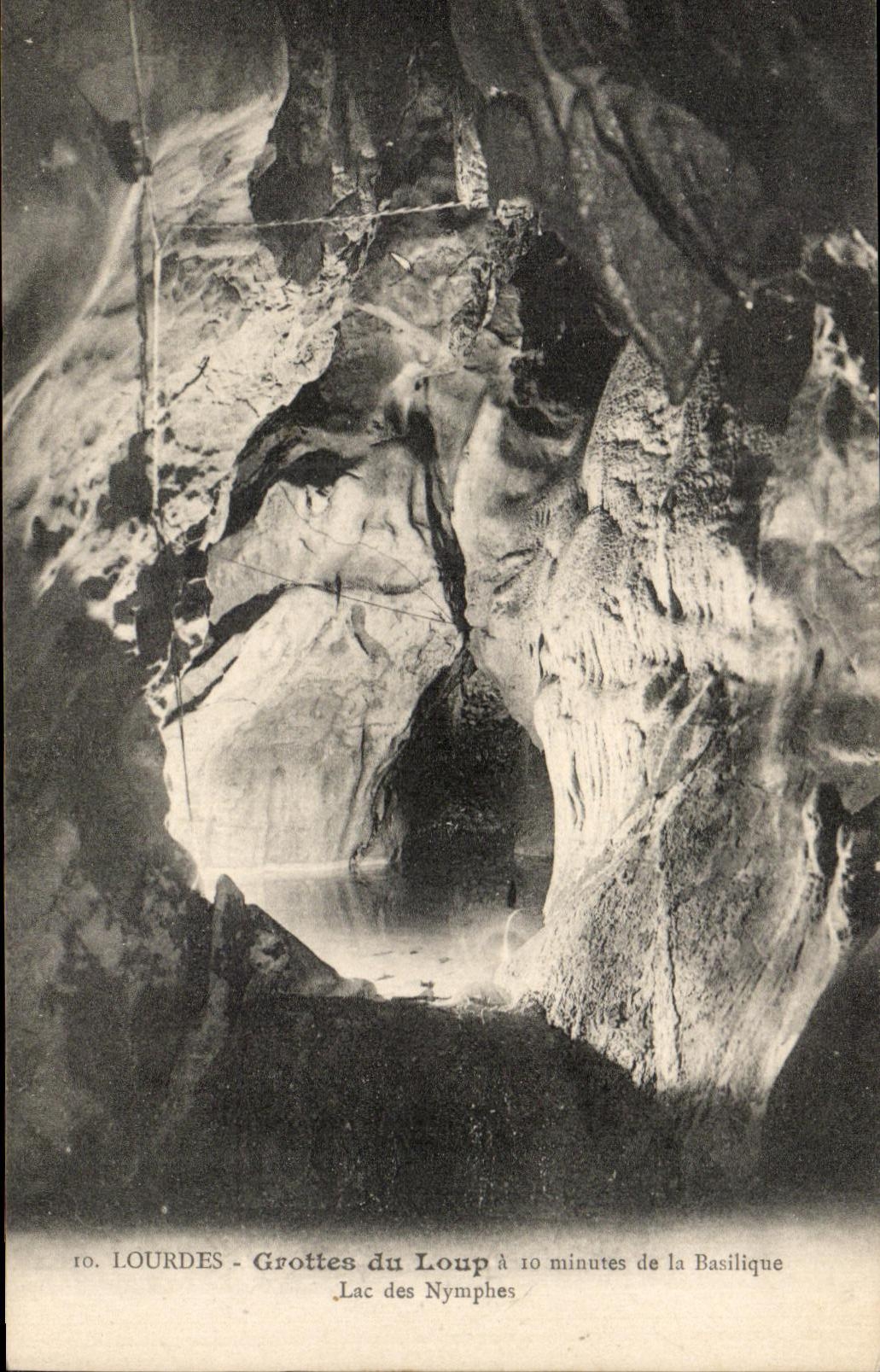 CPA Lourdes Grotten Du Loup Lac Des Nymphes