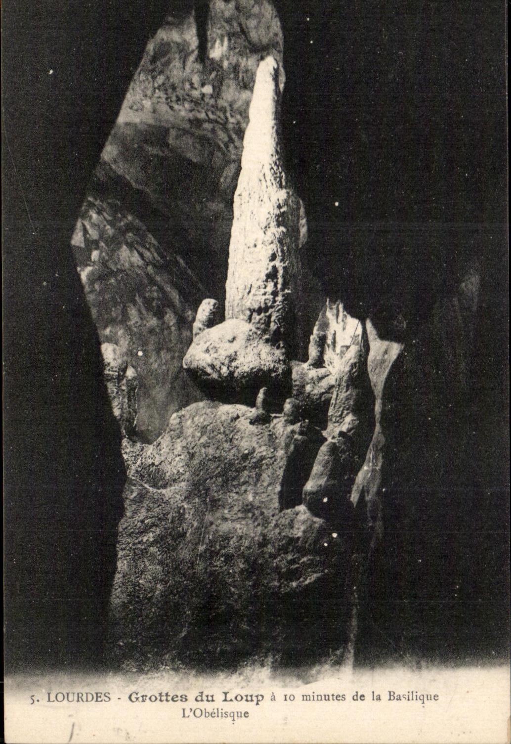 CPA Lourdes Grotte du Loup L'Obelisque