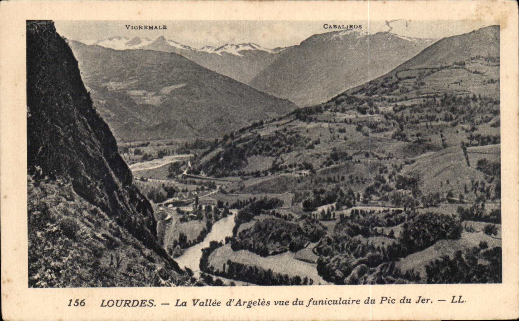 CPA Lourdes La Vallee d'Argeles vue du Funiculaire du Pic du Jer