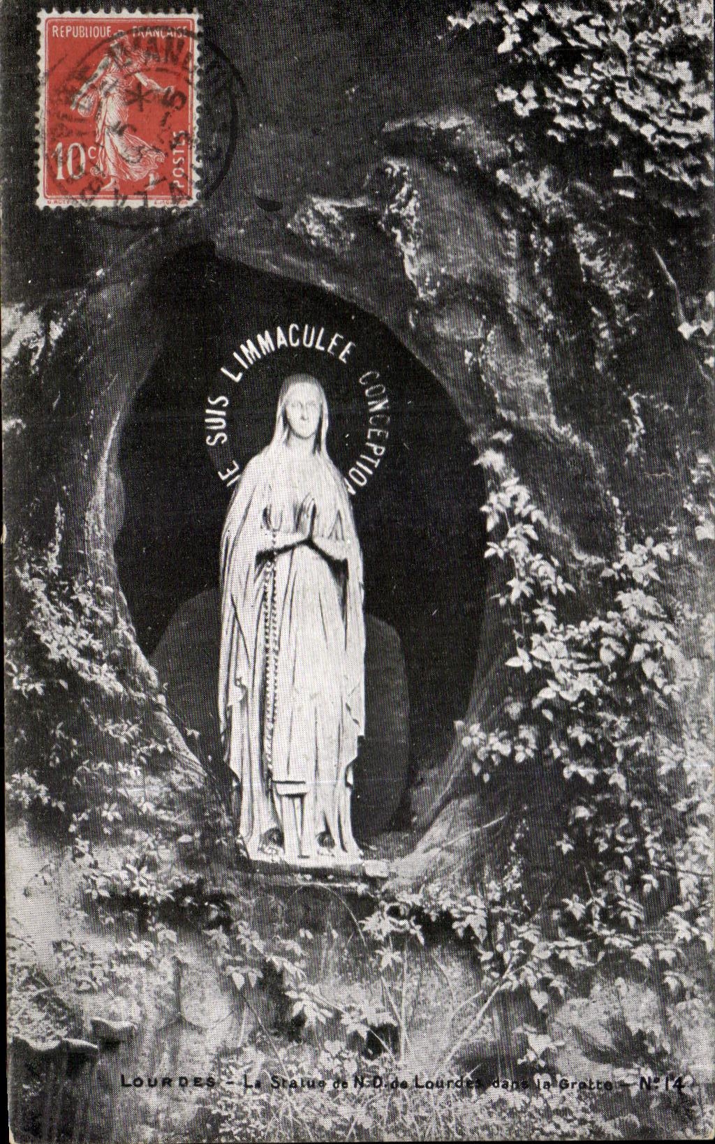 CPA Lourdes La statue de ND de Lourdes dans la grotte 
