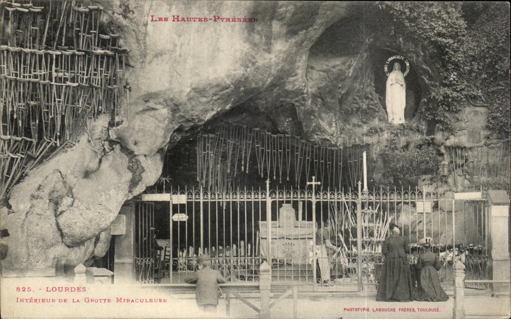 CPA Lourdes Interieur De La Grotte Miraculeuse