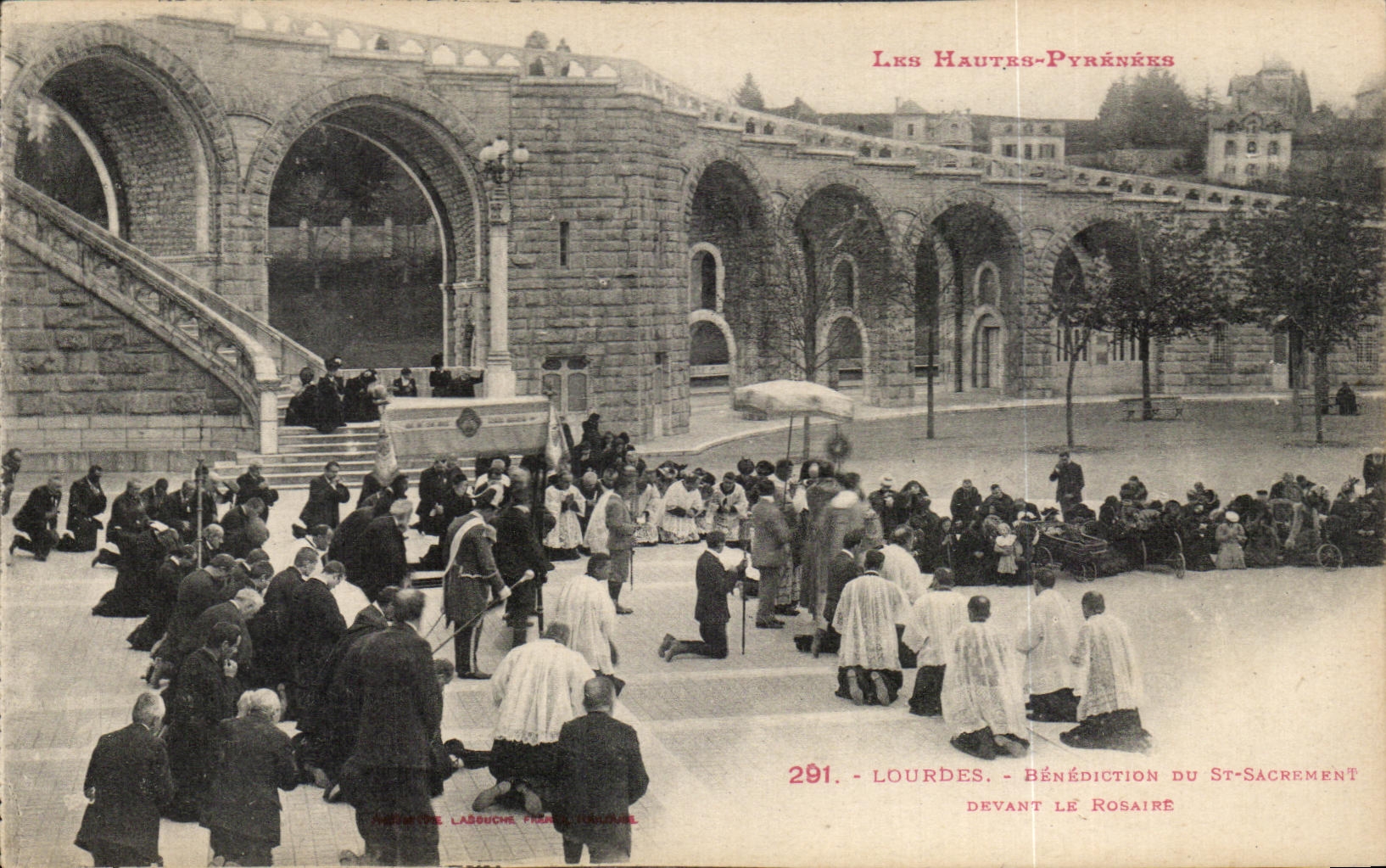 CPA Lourdes Benediction Du St Sacrement devant le rosaire