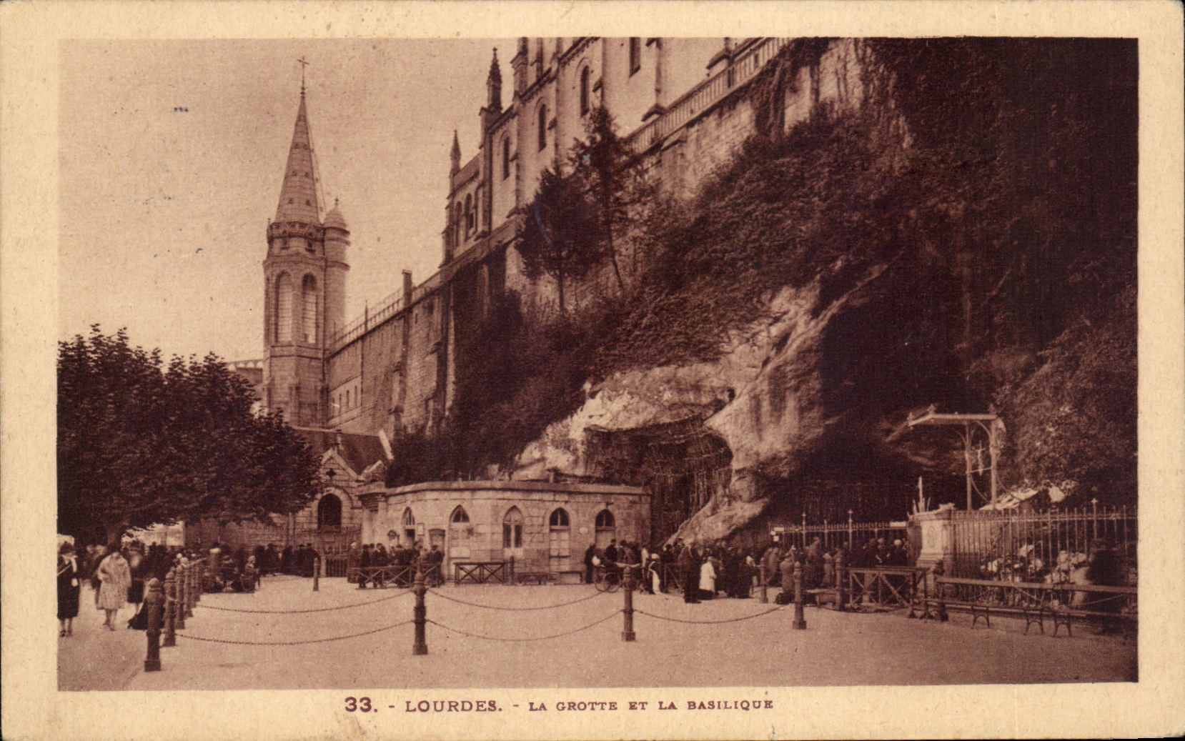 CPA Lourdes La Orotte Et La Basilique