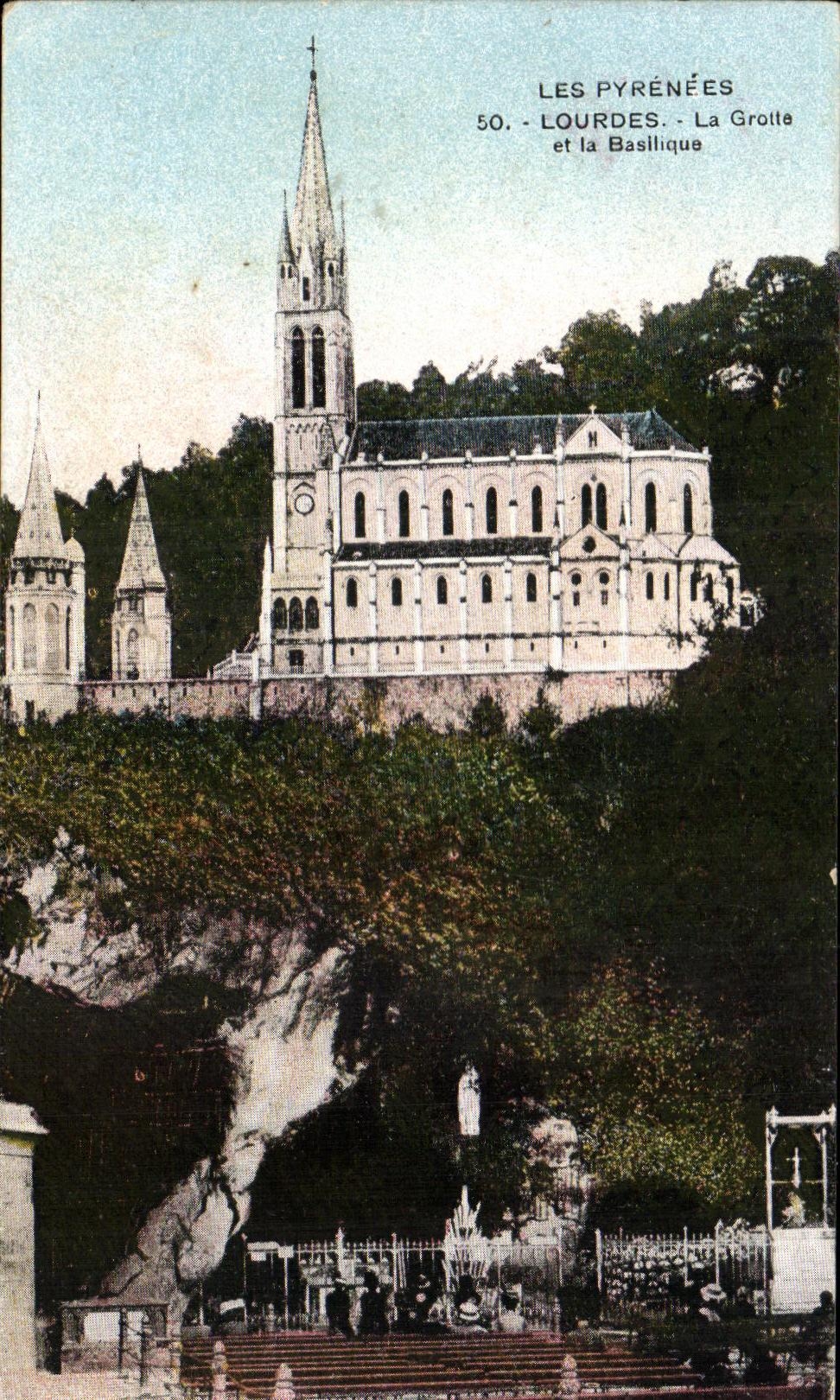 CPA Les Pyrenees Lourdes La Grotte Et La Basilique