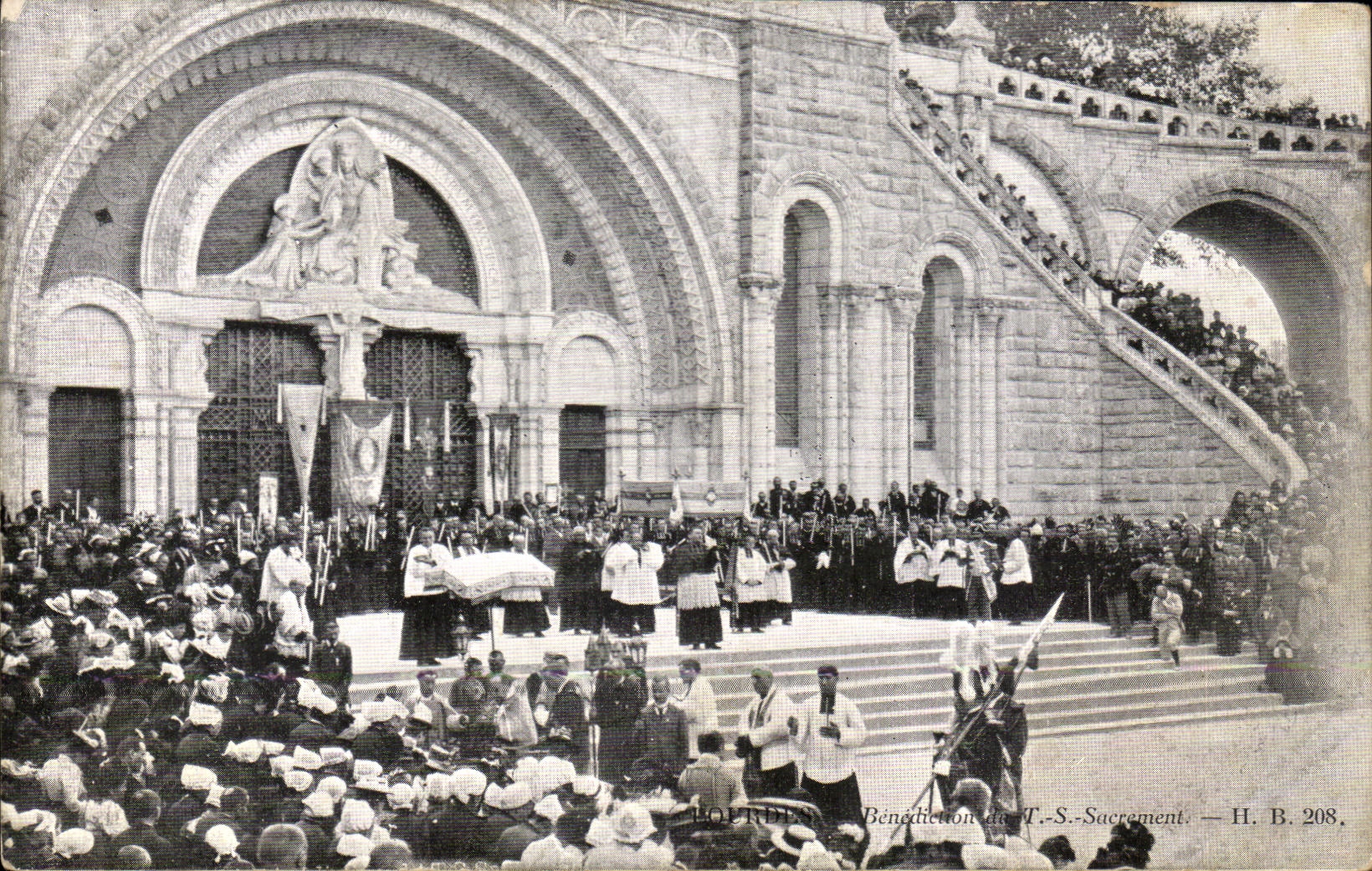 CPA Lourdes Benediction Du TS Sacrement