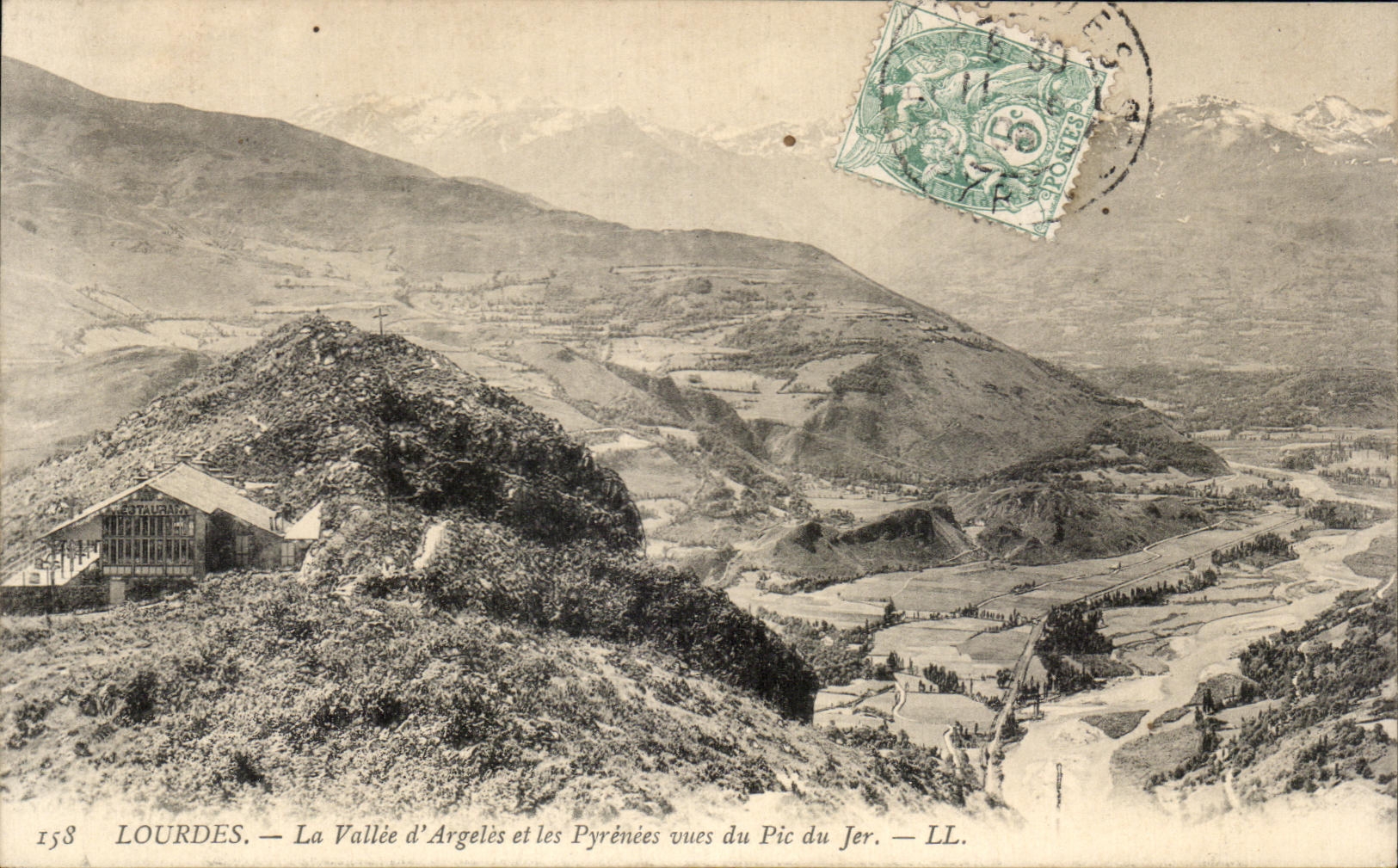CPA Lourdes La Vallee d'Argeles et les Pyrenees vues du Pic du Jer Restaurant