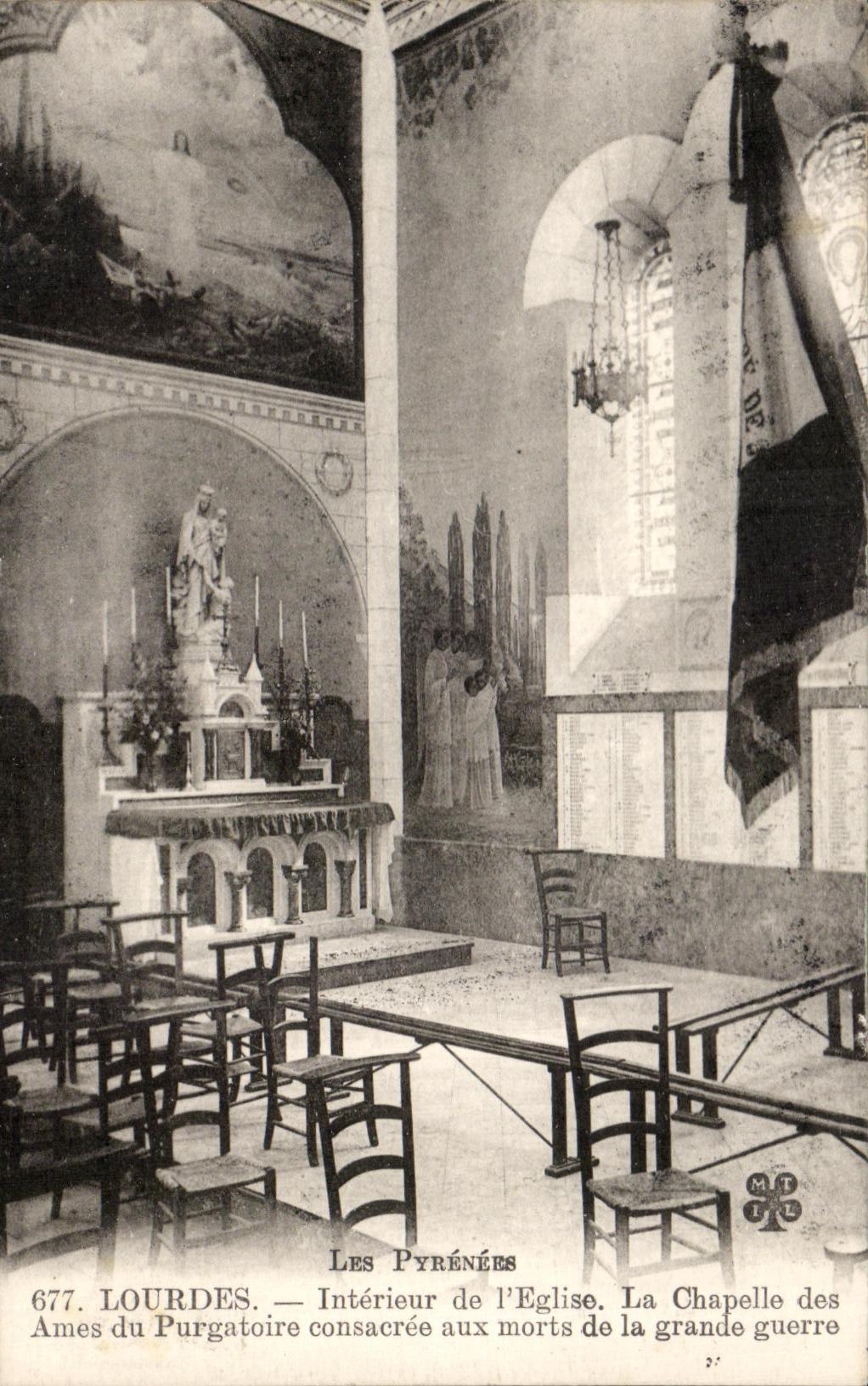 CPA Lourdes Interieur de l'Eglise La Chapelle des armes du puragtoire consacree aux morts de la grande guerre 