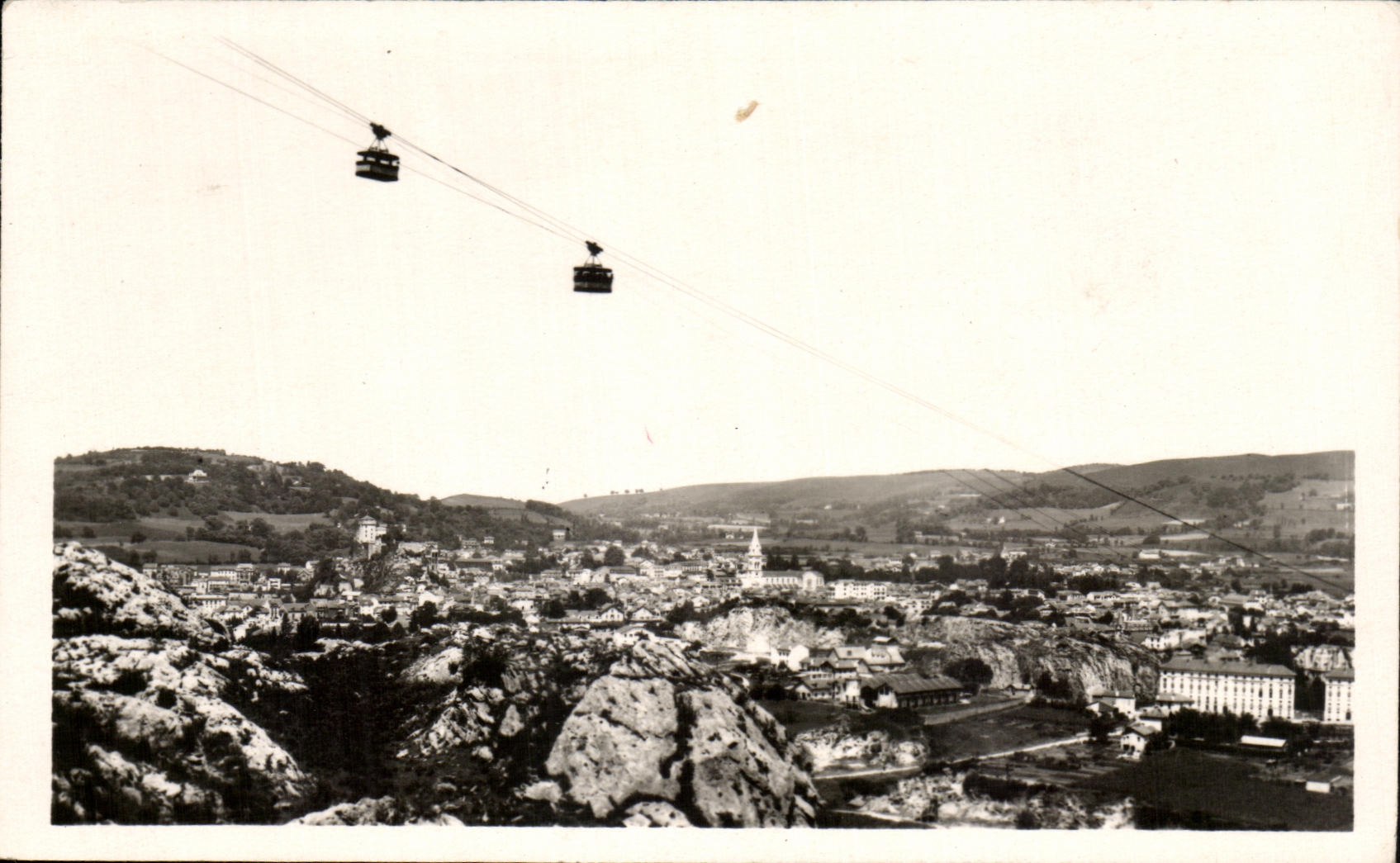 CPA Lourdes Telerique de Beout En Plein ciel sur la Ville de Lourdes