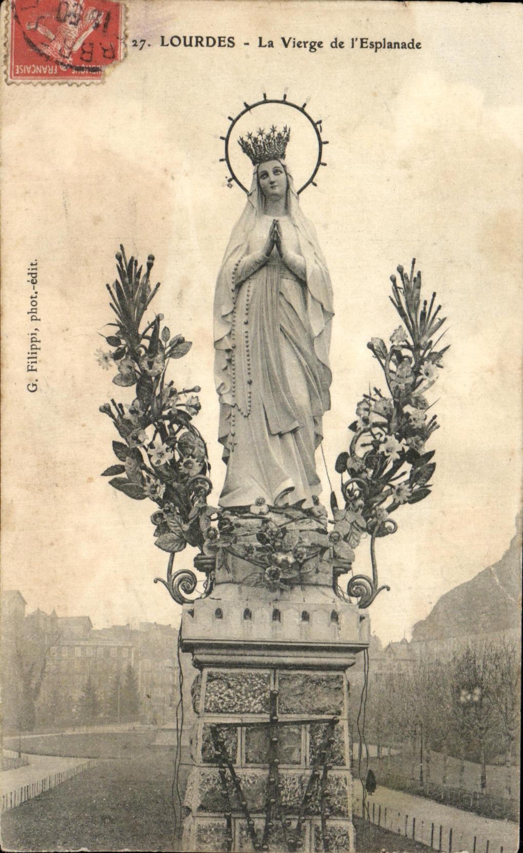 CPA Lourdes La Vierge de l'Esplanade