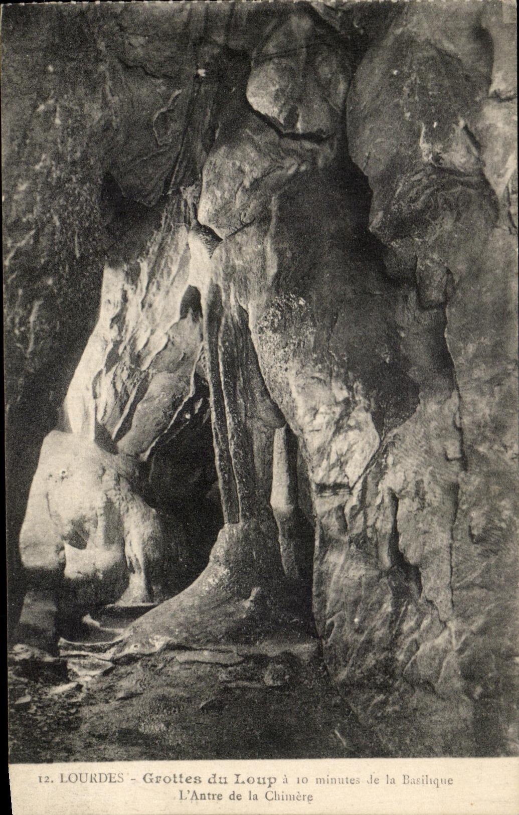 CPA Lourdes Grottes du Loup a 10 minutes de la Basilique L'Antre de la Chimere