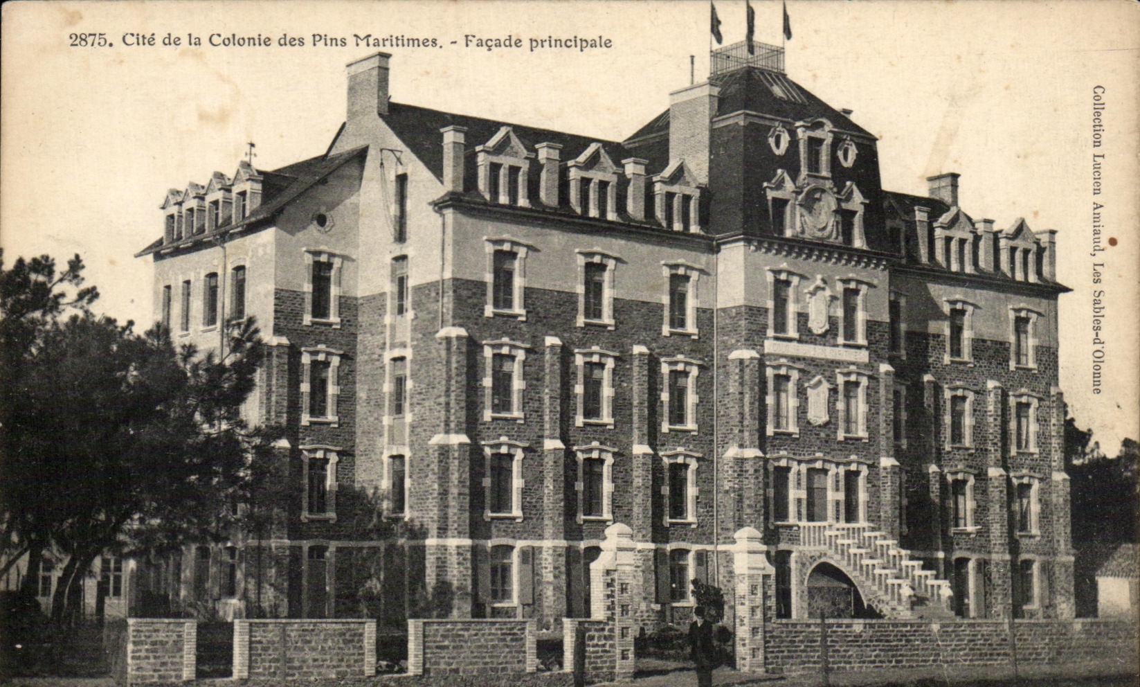 CPA Cite De La colonie Des Pins Maritimes Facade Principale