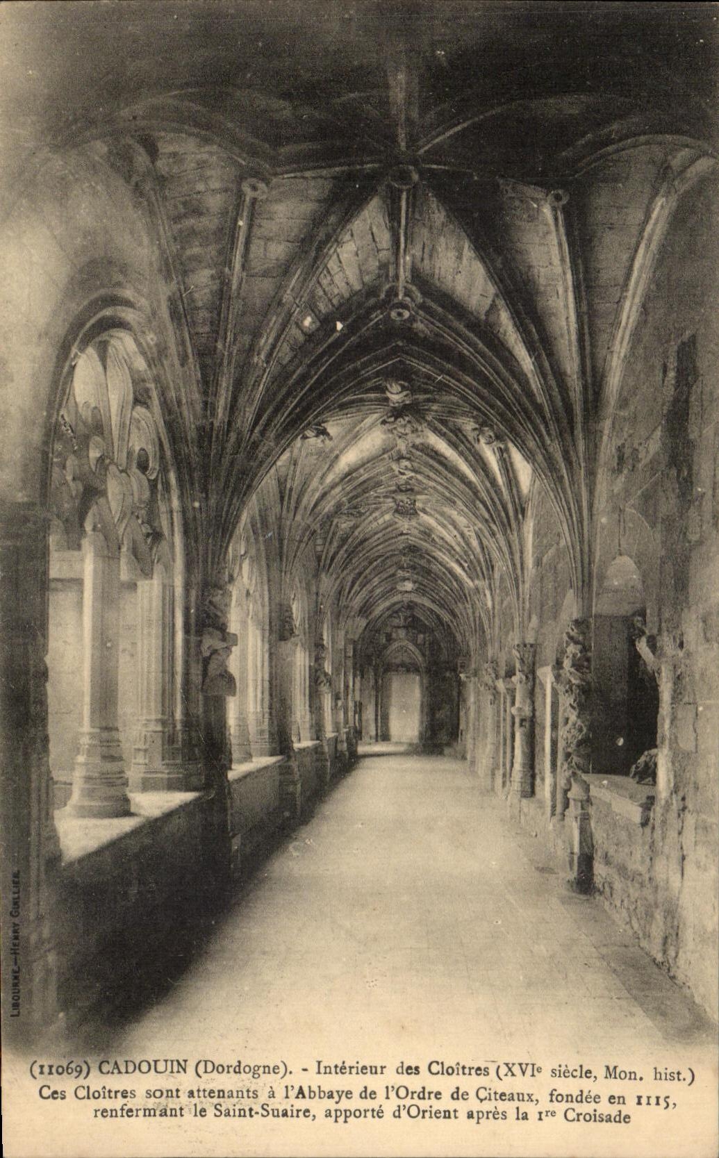 CPA Cadouin Interieur des Cloitres Abbaye de l'ordre de Citeaux