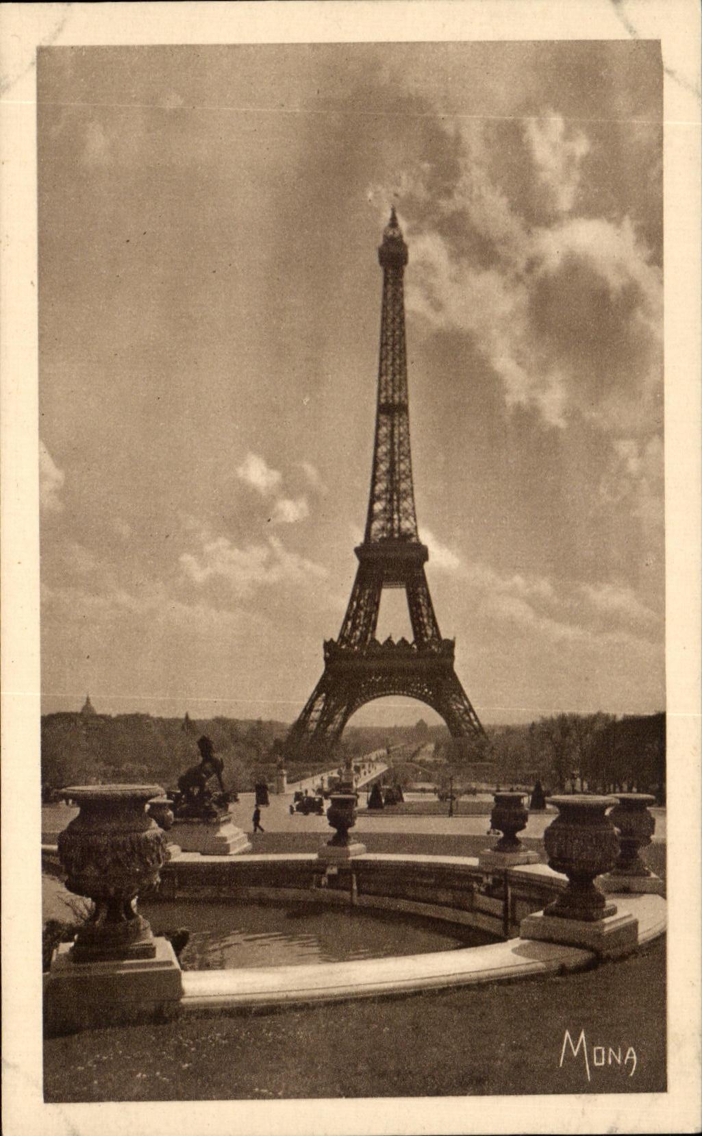 CPA Small Tables Of Paris Eiffel Tower