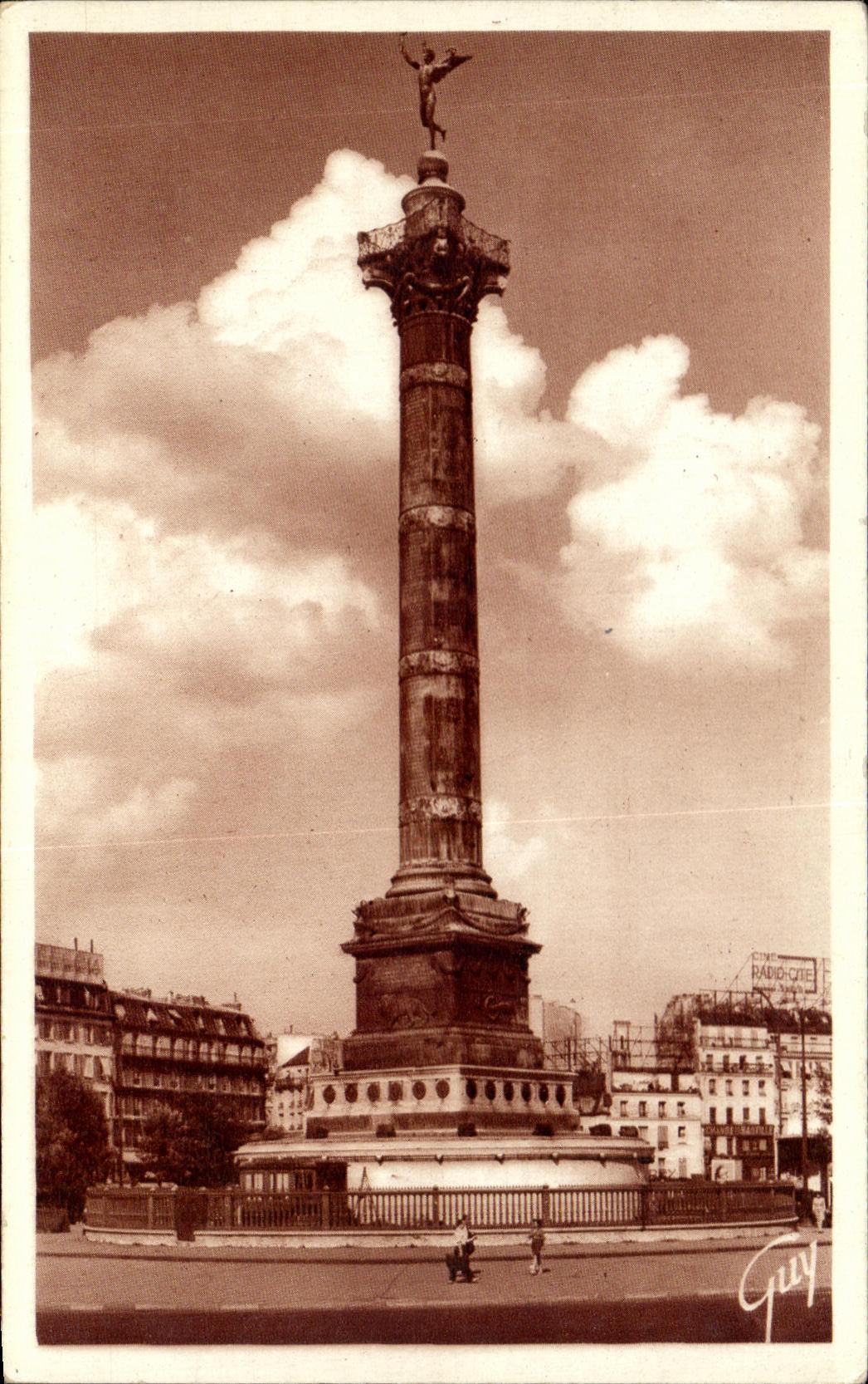 CPA Paris Places Bastille and colonist E of July