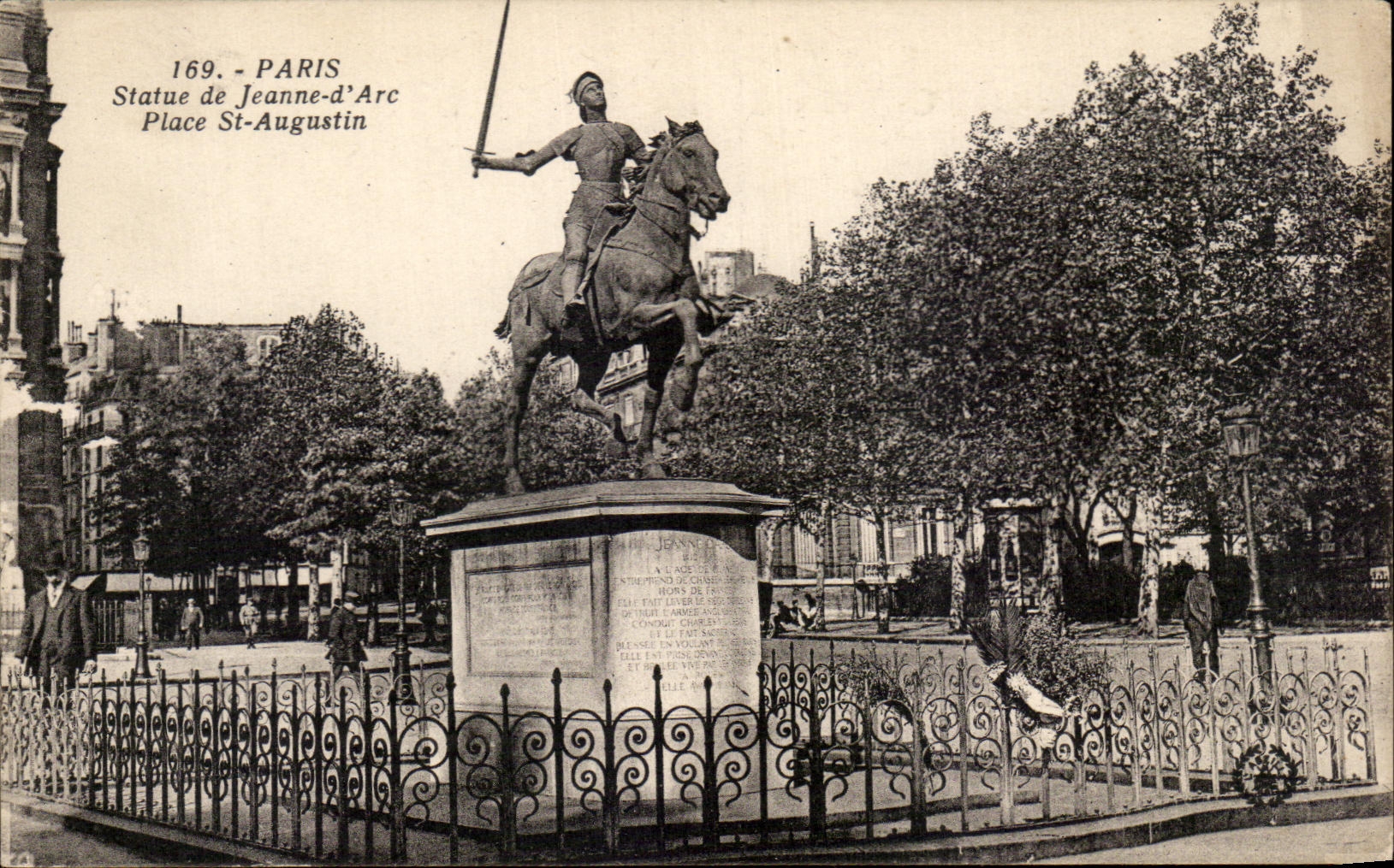 CPA Paris Statue Of Jeanne d' Arc Places St Augustin