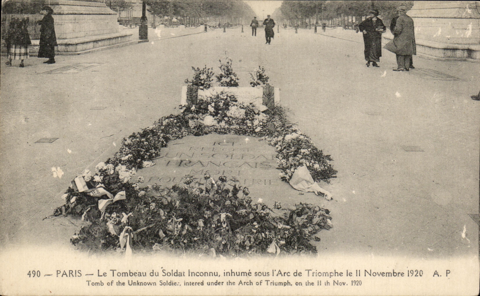 CPA Paris la tumba de los entierros del soldado desconocido debajo de Arc De Triomphe