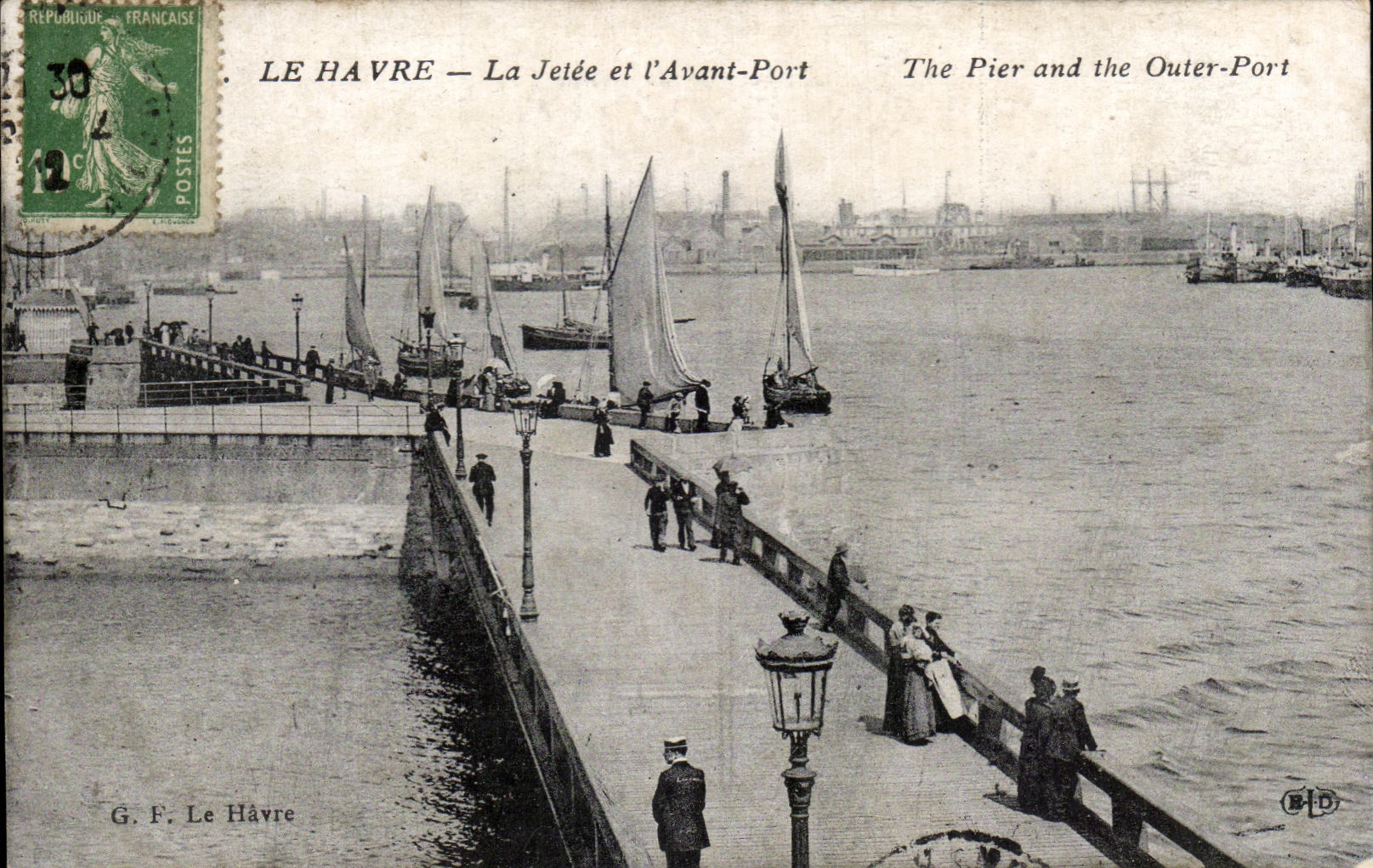 CPA Le Havre La Jetee et l'Avant Port Bateaux