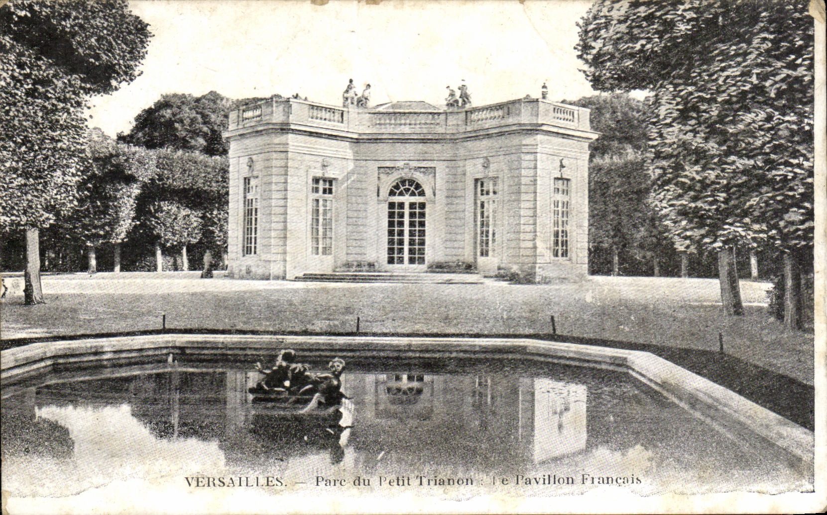 CPA Versailles Parc du Petit Trianon le pavillon Francais
