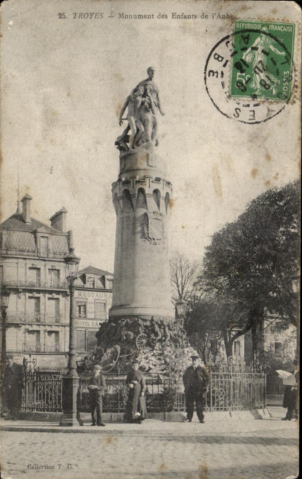 CPA Troyes Monument of the Children of I' Aube