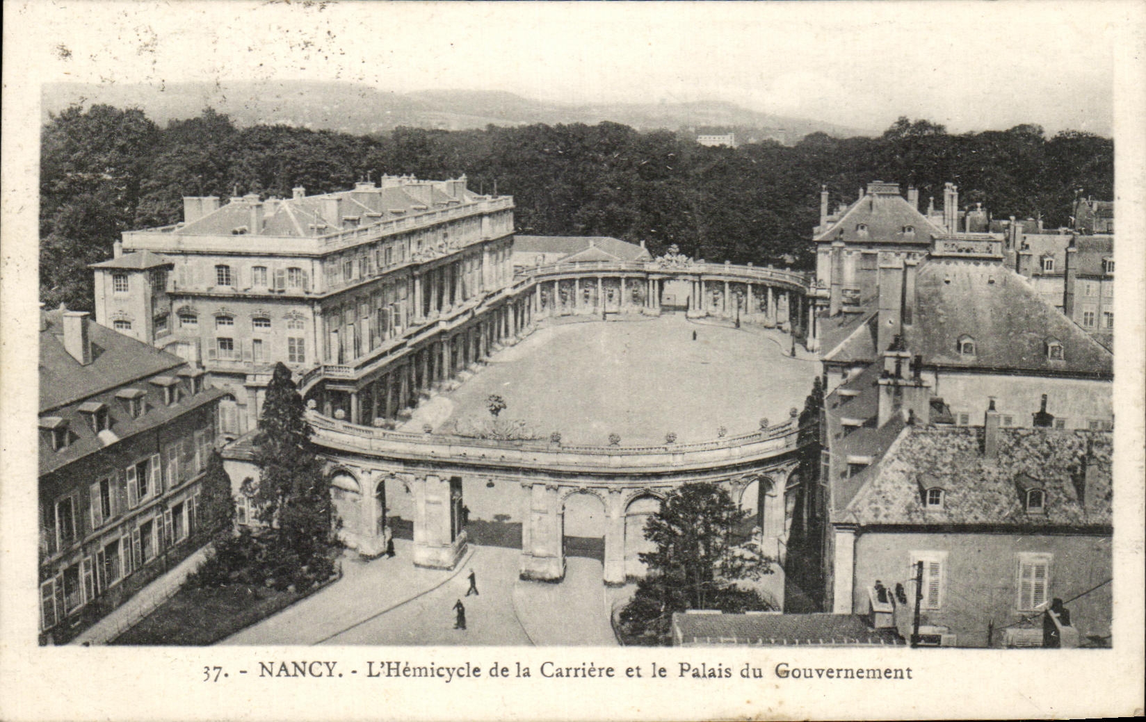 CPA Nancy L'Hemicycle de la Carriere et le Palais du Gouvernement