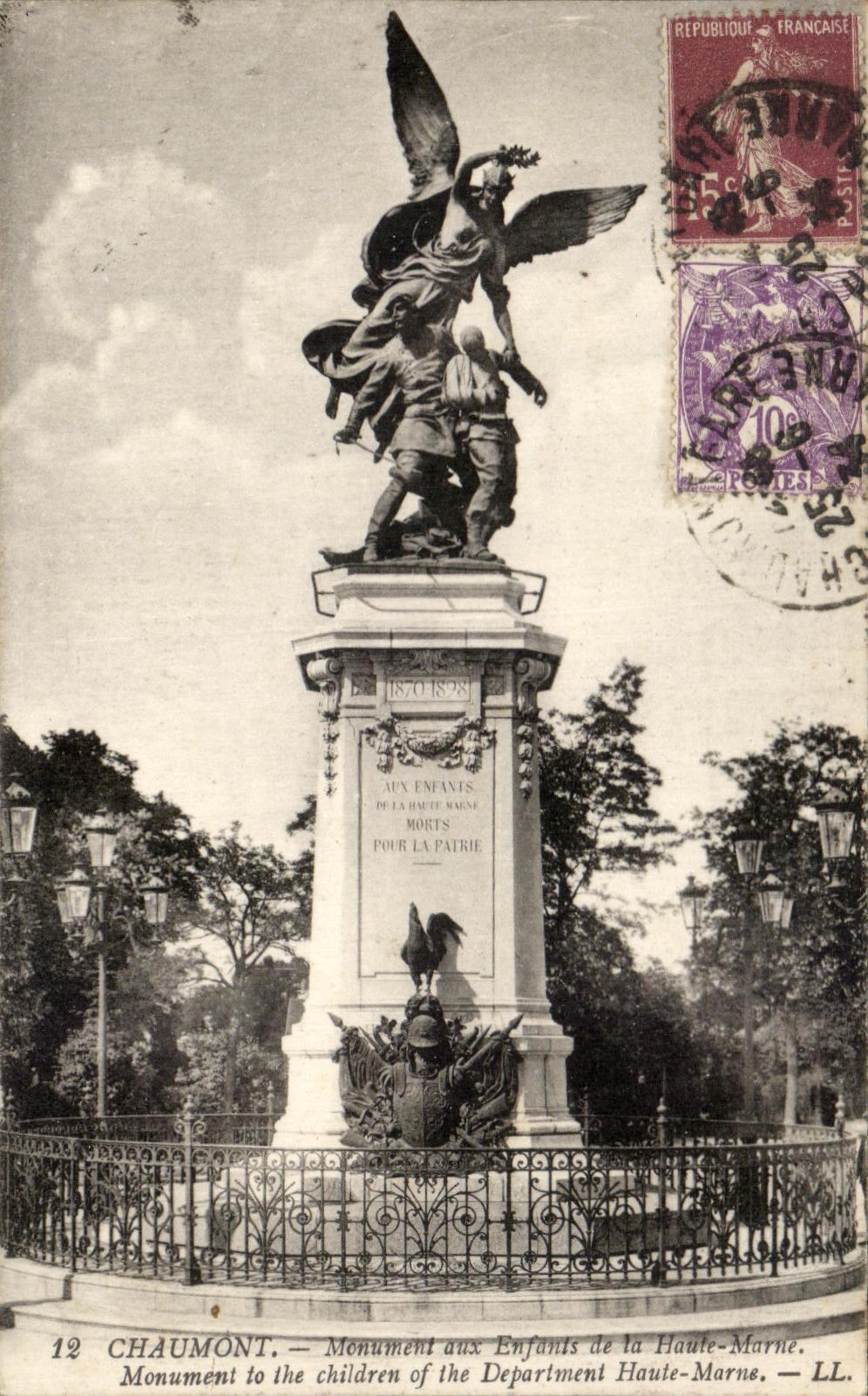 CPA Chaumont Monument aux Enfants de la Haute Marne Militaria