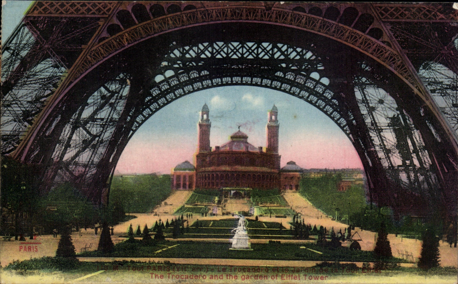 CPA Paris The Trocadero and the garden off Eiffel Tower Eiffel Tower