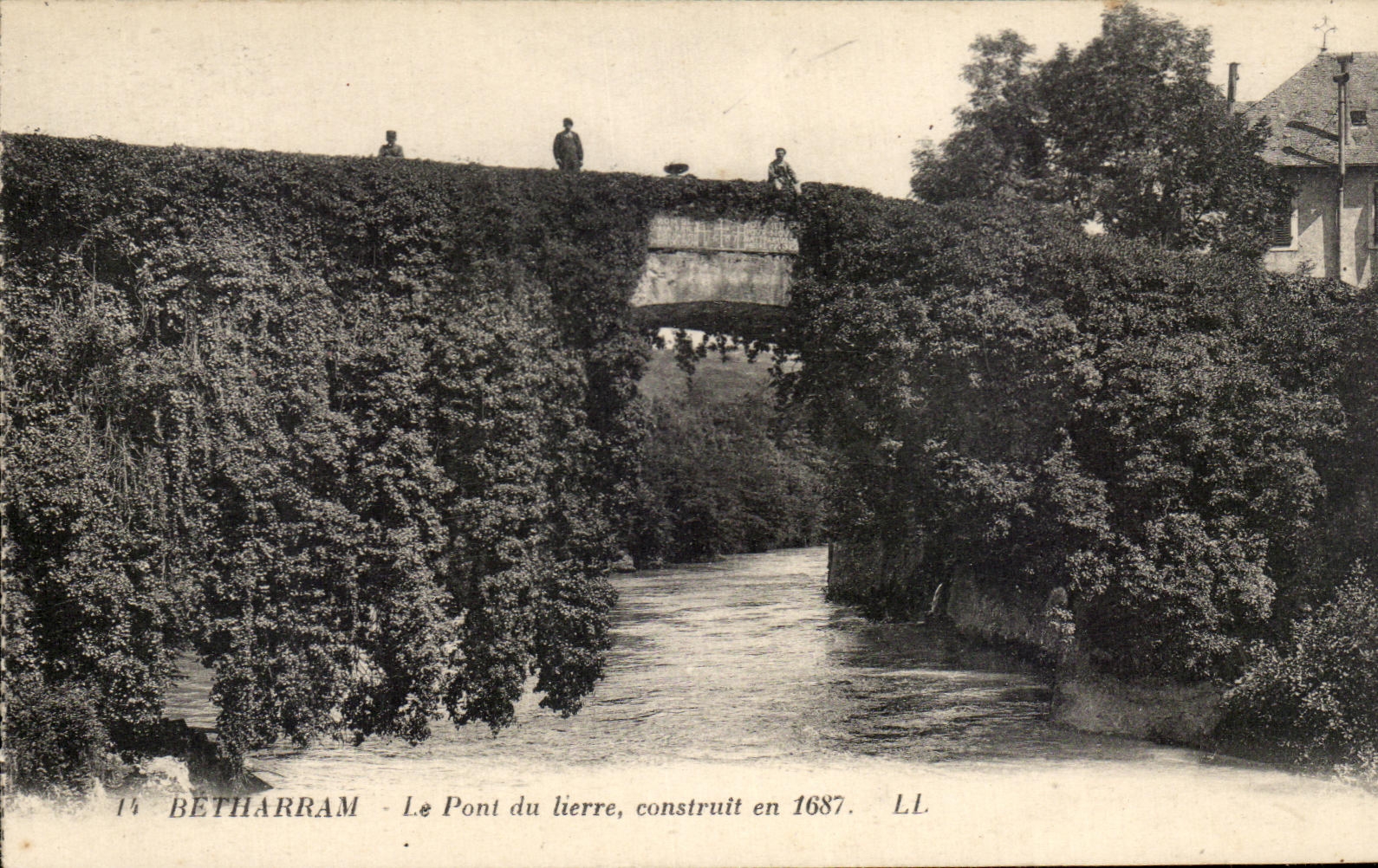 CPA Betharram Le Pont du lierre construit en 1687