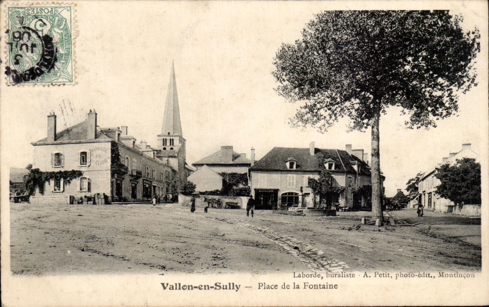 CPA Vallon en Sully Place de la Fontaine