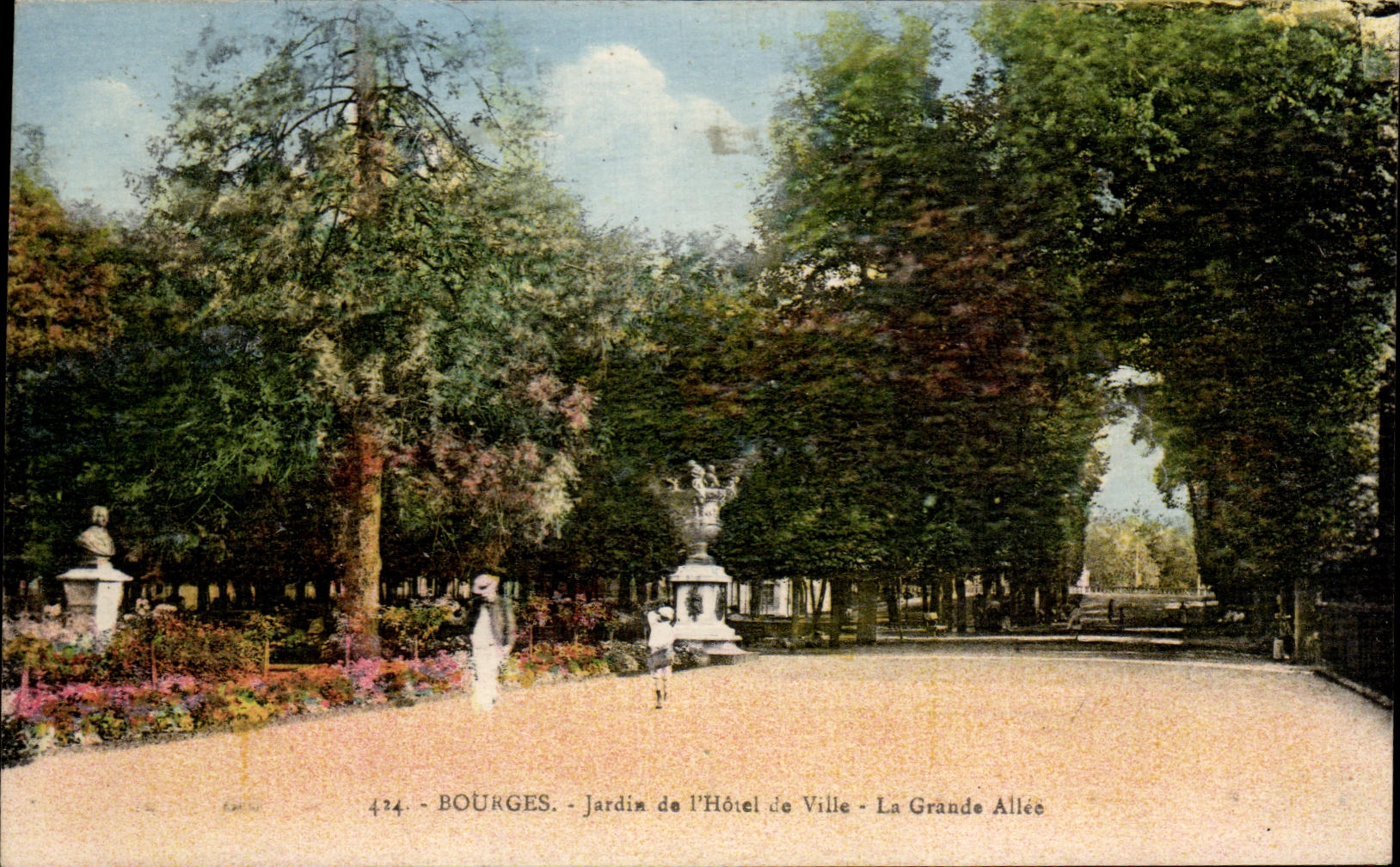 Jardin de CPA Bourges del ayuntamiento de I el un Allee grande
