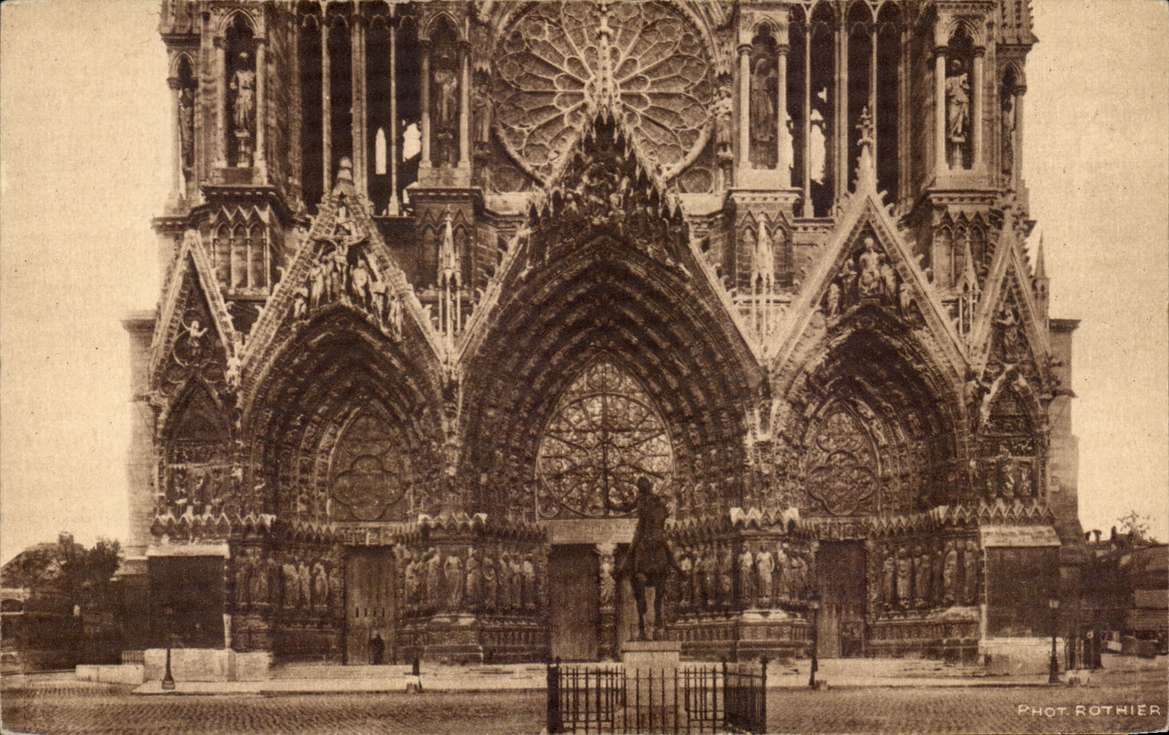 CPA Champagne Pommery Greno Given the Cathedral of Rheims before the War L agrand Gate